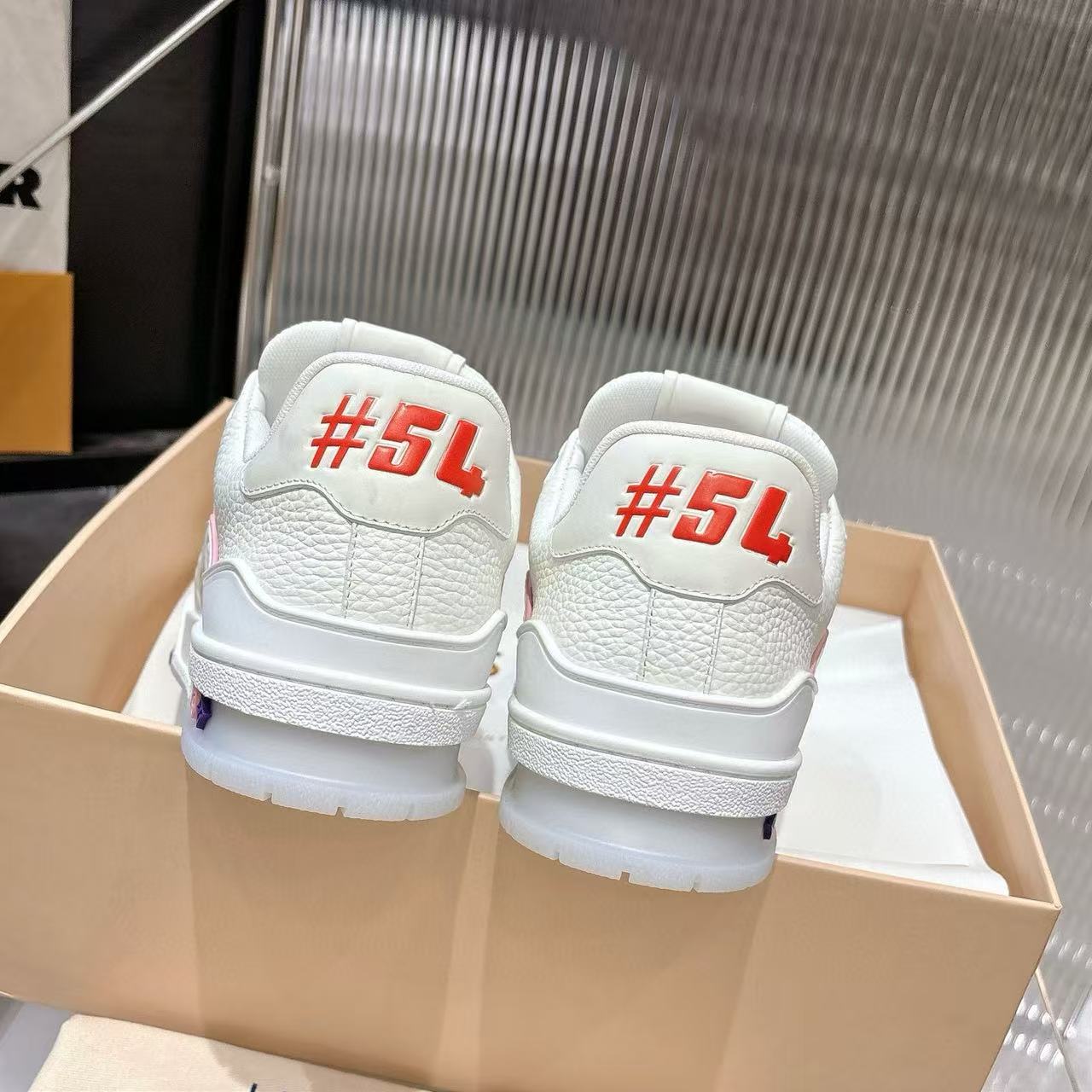 LVの高品質刺繍カジュアルシューズ【50％割引+送料無料】