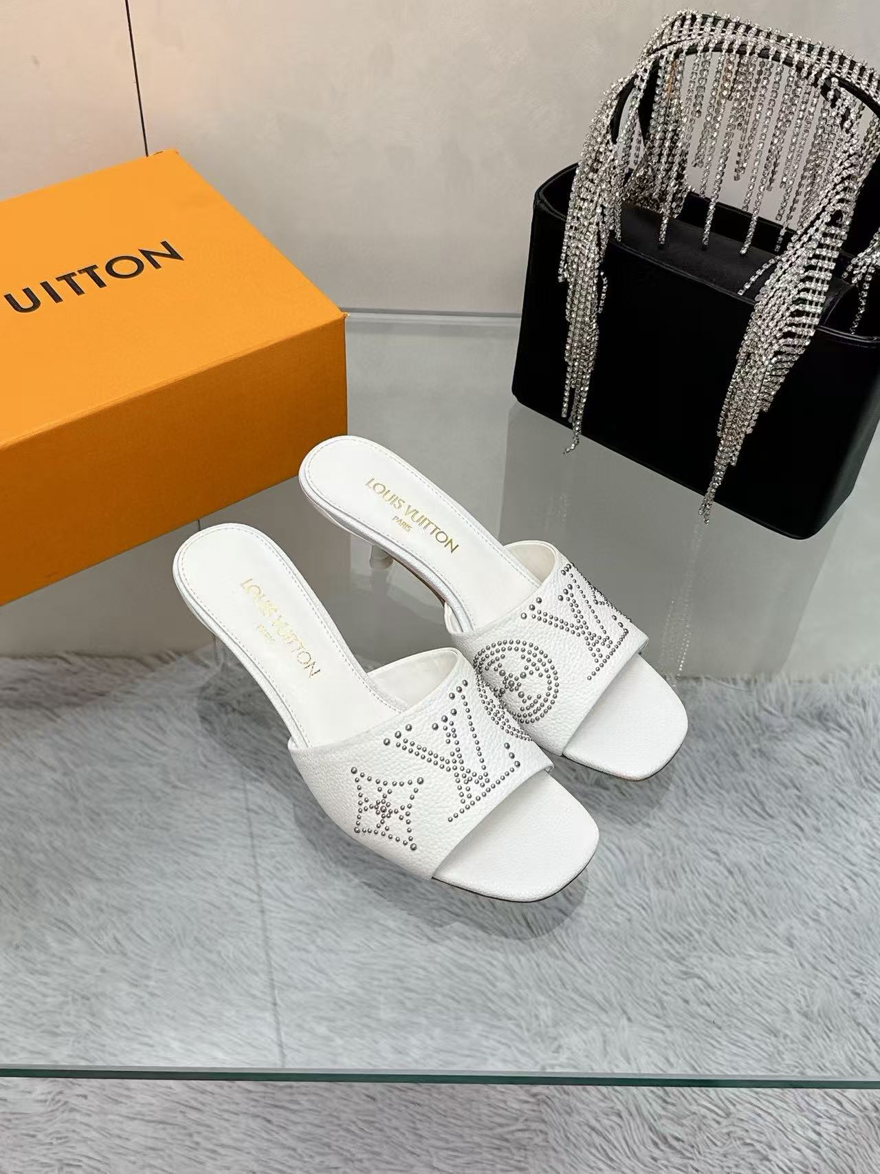 LVの高品質レザーハイヒールスリッパ【50％割引+送料無料】