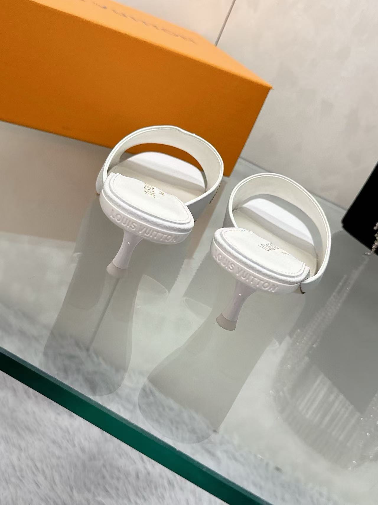 LVの高品質レザーハイヒールスリッパ【50％割引+送料無料】