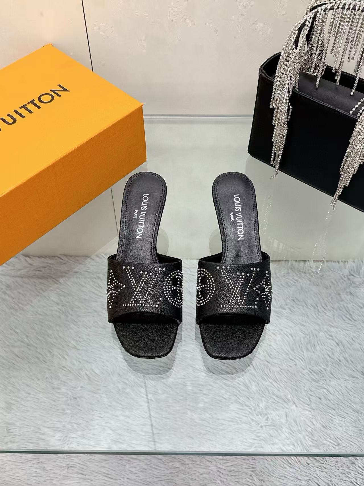 LVの高品質レザーハイヒールスリッパ【50％割引+送料無料】