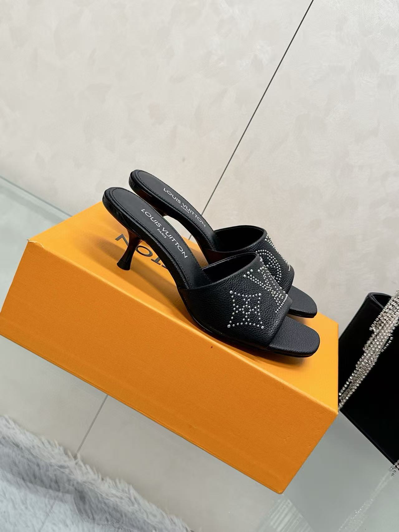 LVの高品質レザーハイヒールスリッパ【50％割引+送料無料】