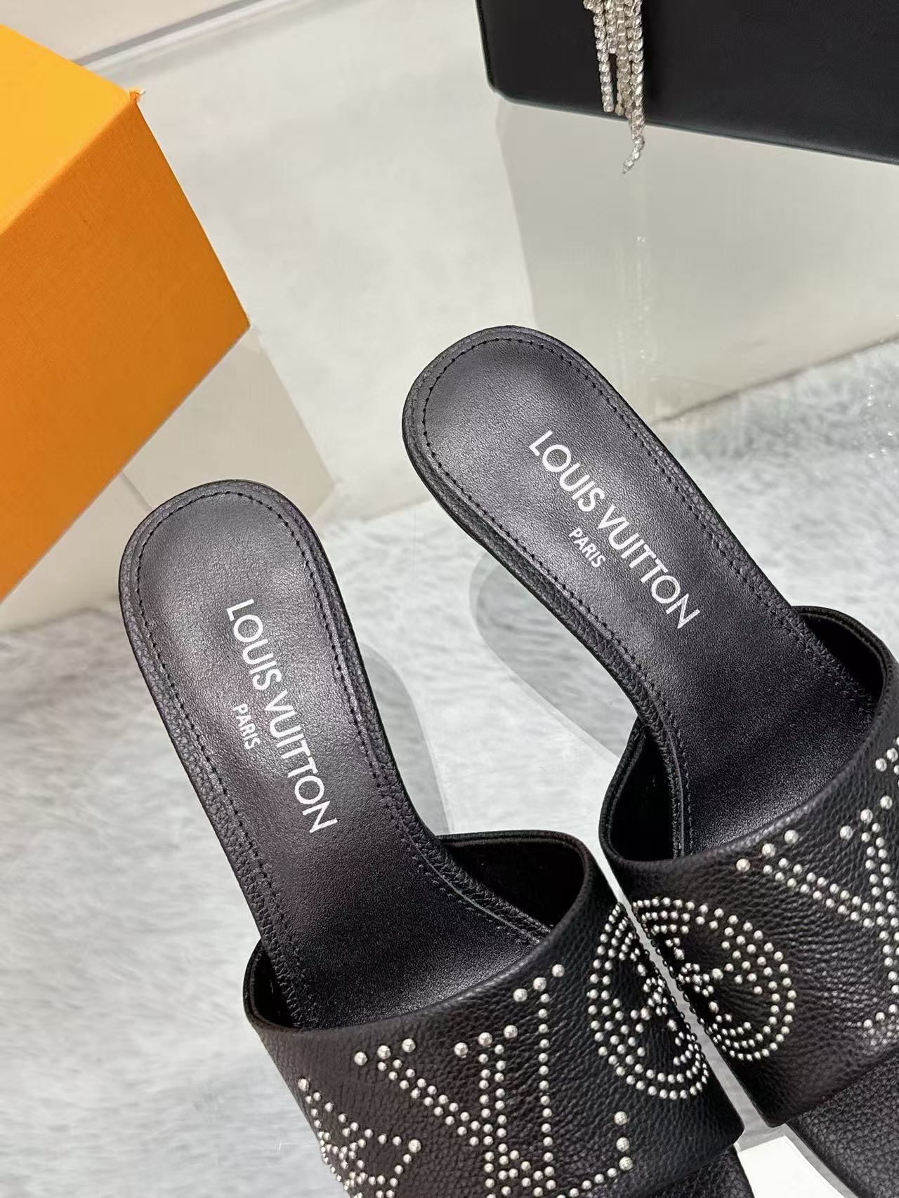 LVの高品質レザーハイヒールスリッパ【50％割引+送料無料】