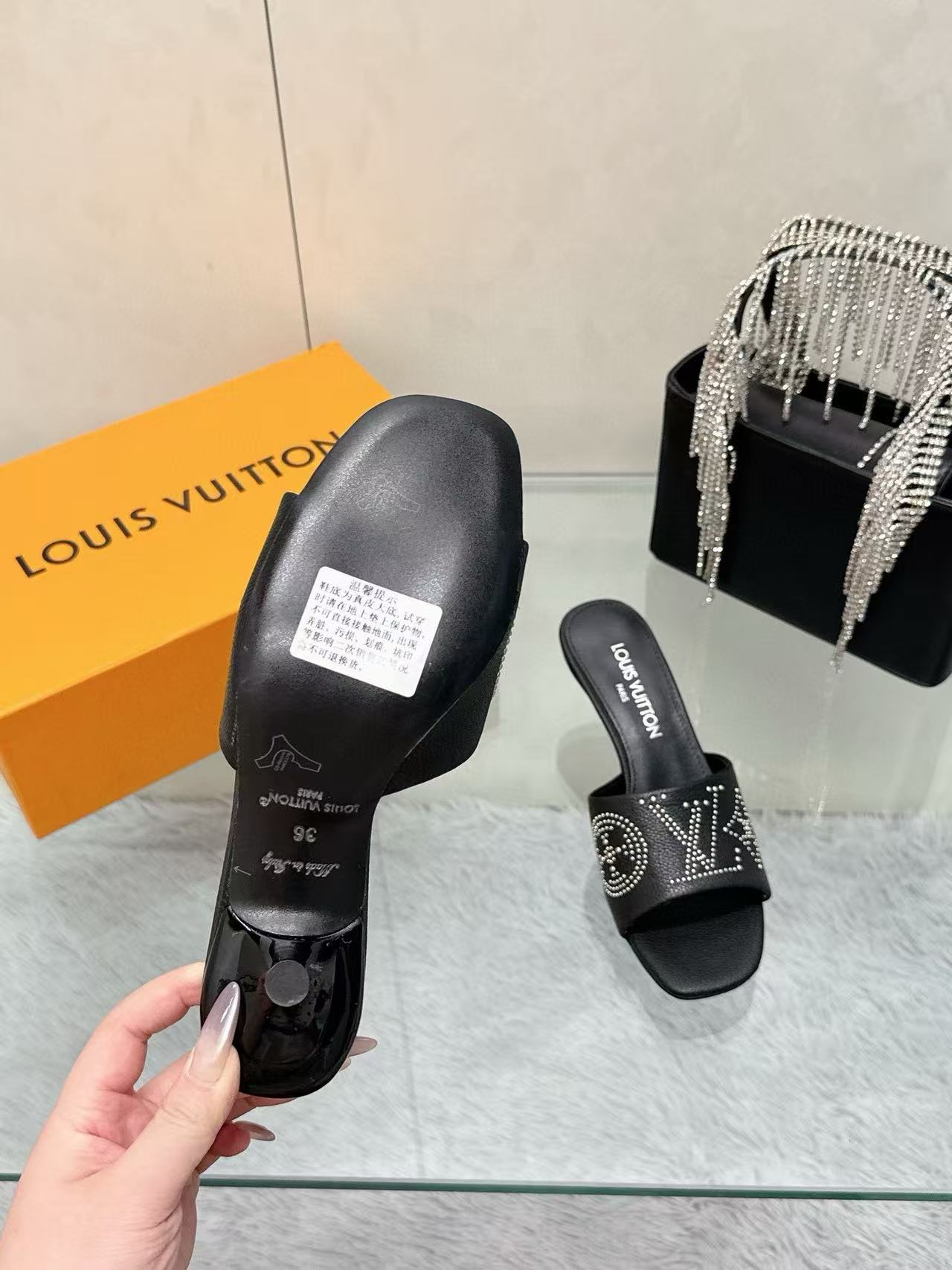 LVの高品質レザーハイヒールスリッパ【50％割引+送料無料】