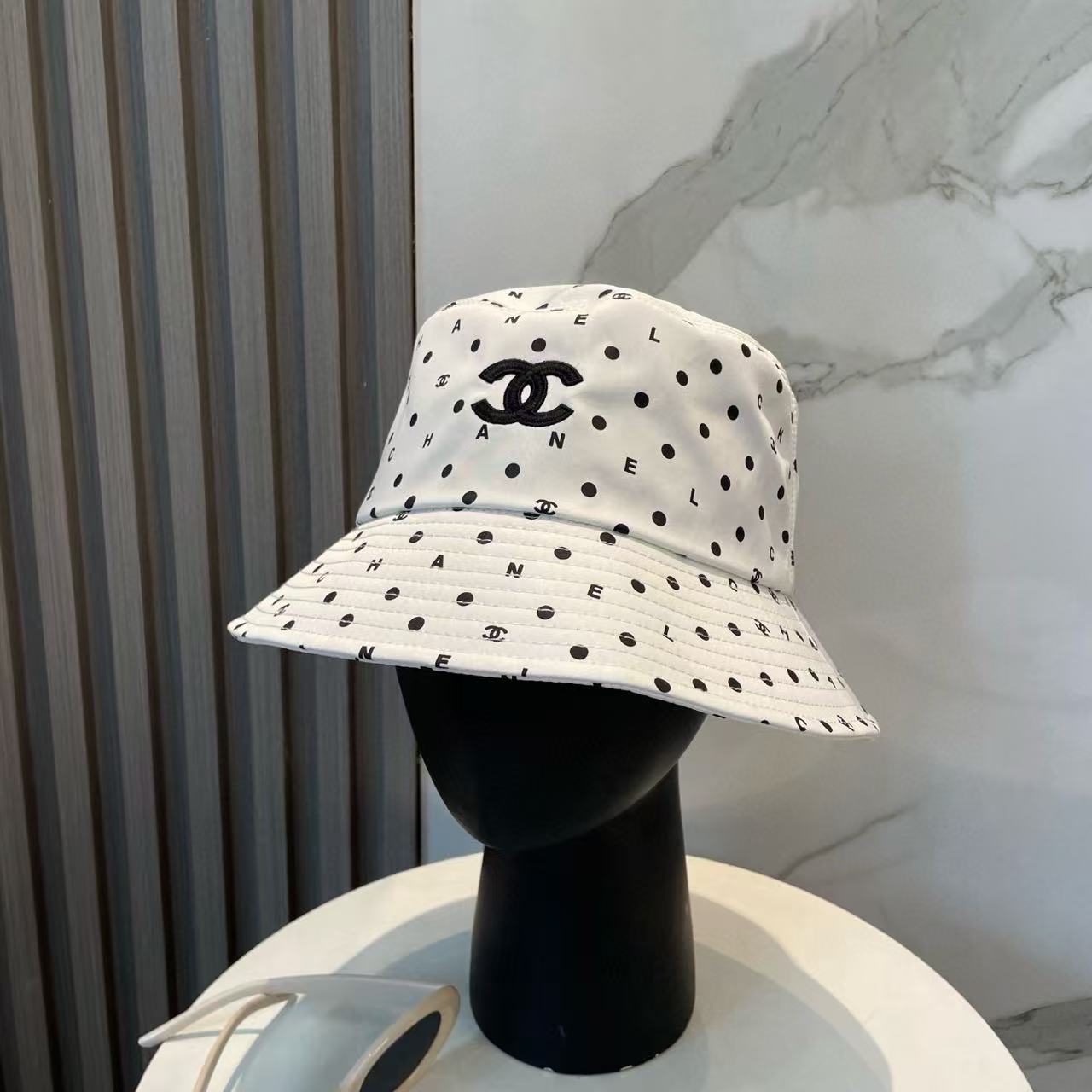 CHANE1 ダブルC ポルカドット バケットハット【50％割引+送料無料】