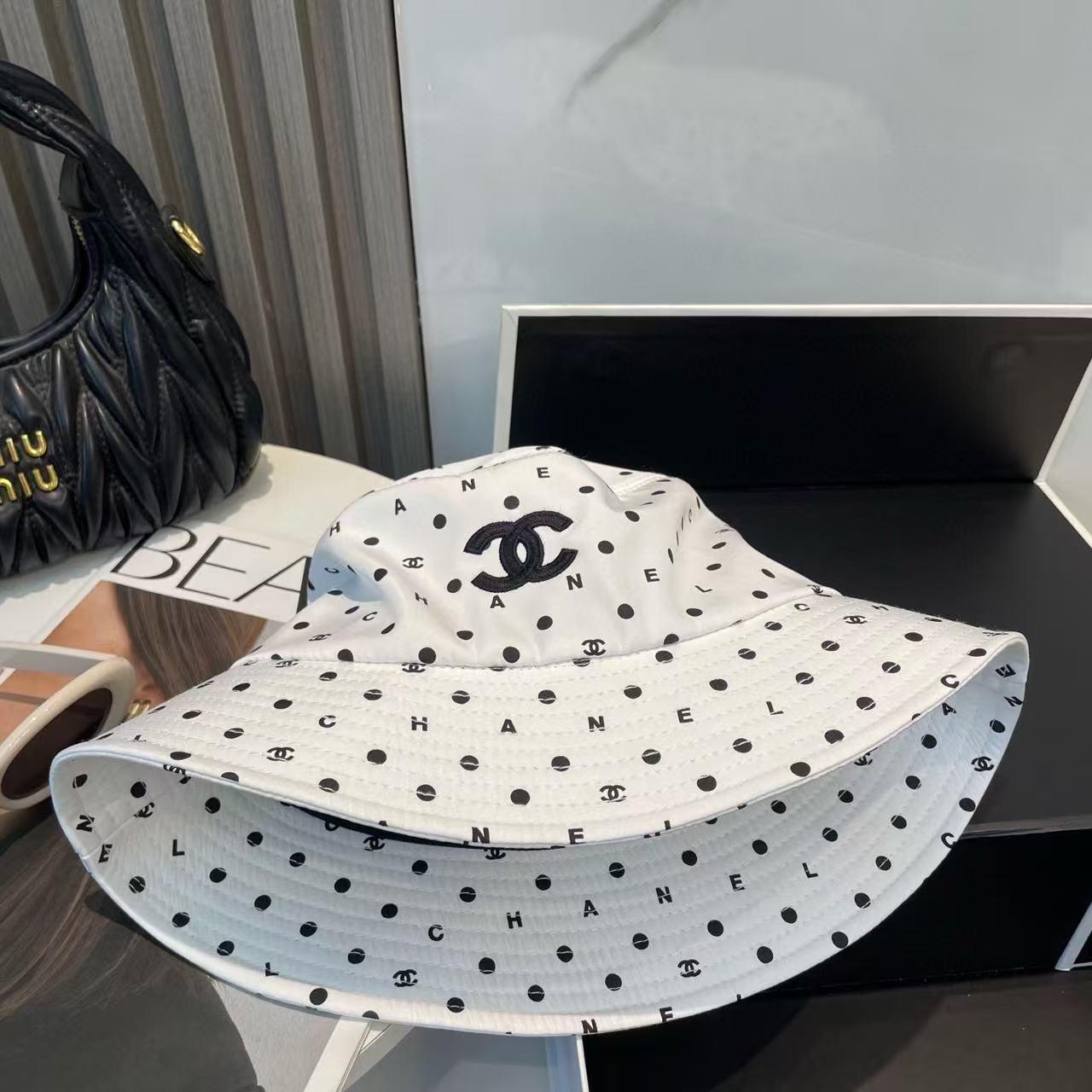 CHANE1 ダブルC ポルカドット バケットハット【50％割引+送料無料】