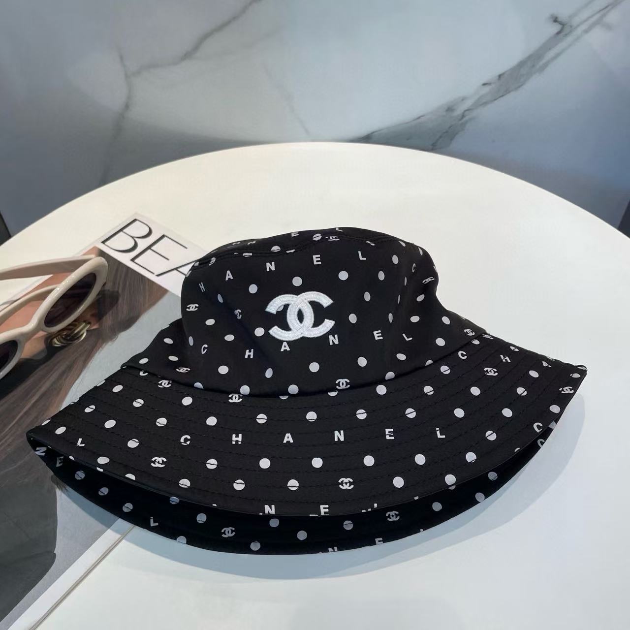 CHANE1 ダブルC ポルカドット バケットハット【50％割引+送料無料】