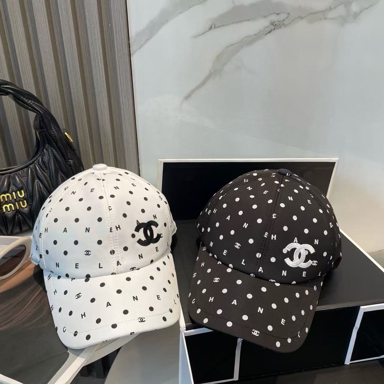 CHANE1 ダブルC ドット柄 ベースボールキャップ【50％割引+送料無料】