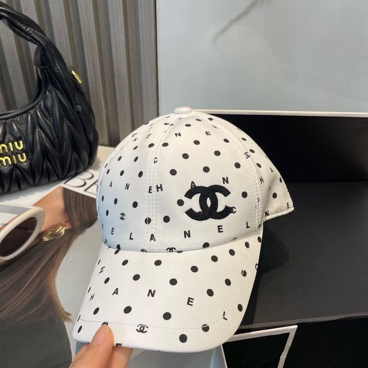 CHANE1 ダブルC ドット柄 ベースボールキャップ【50％割引+送料無料】