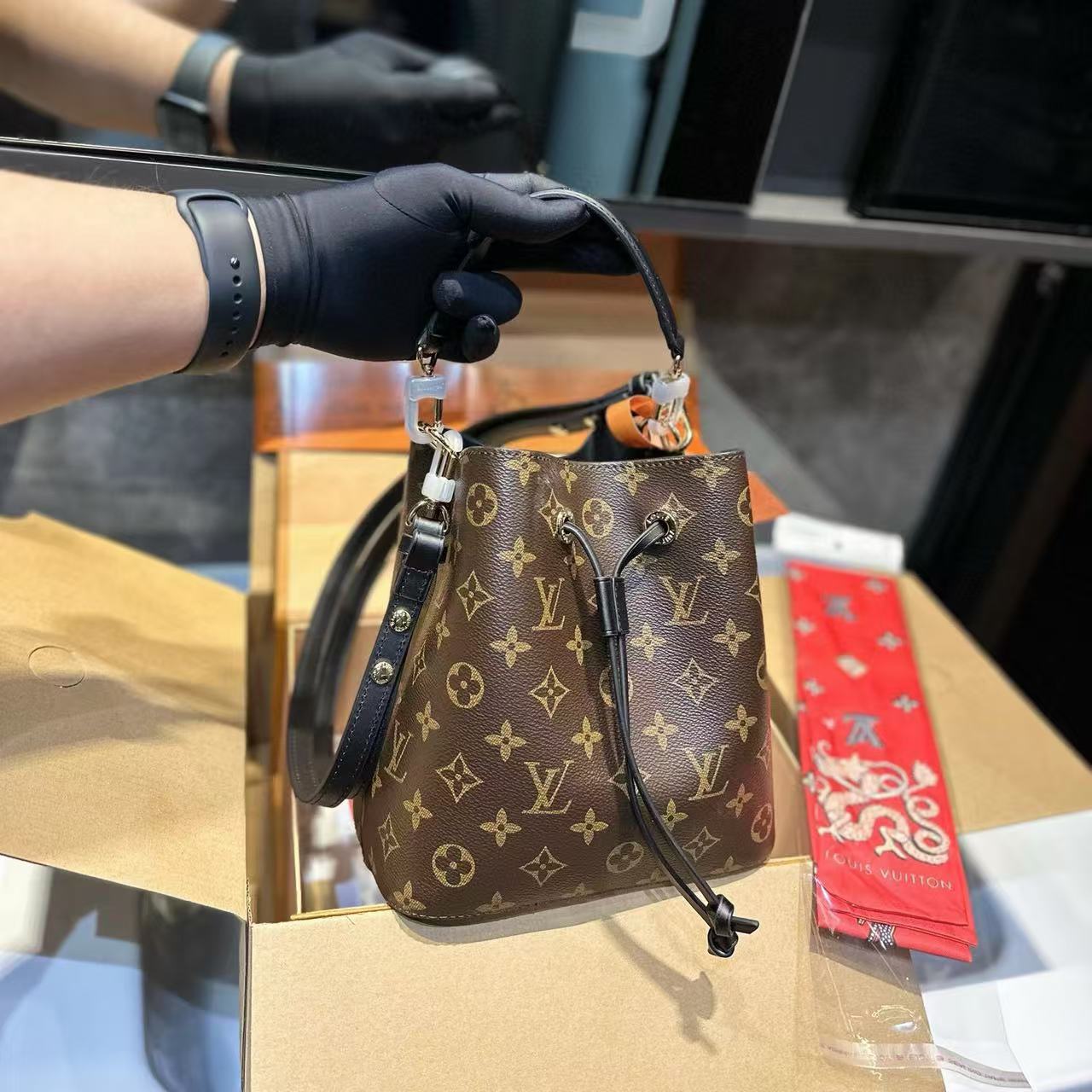 LVバケットバッグ【50％割引+送料無料】