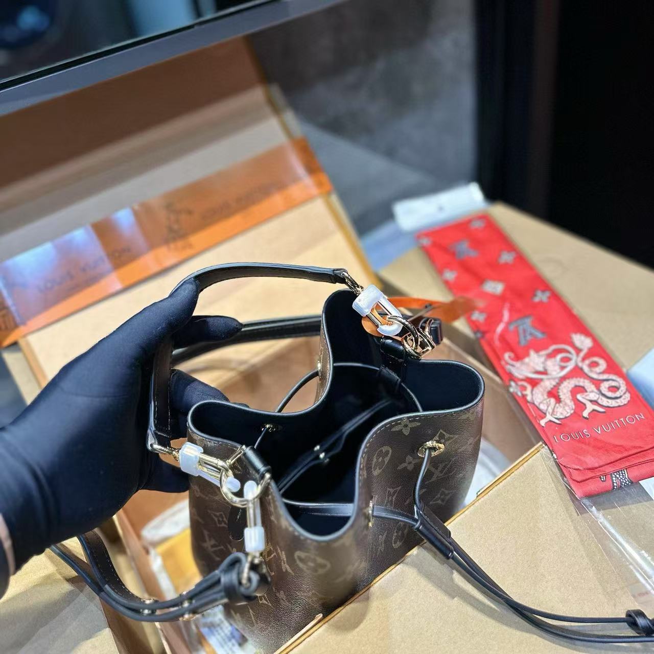 LVバケットバッグ【50％割引+送料無料】