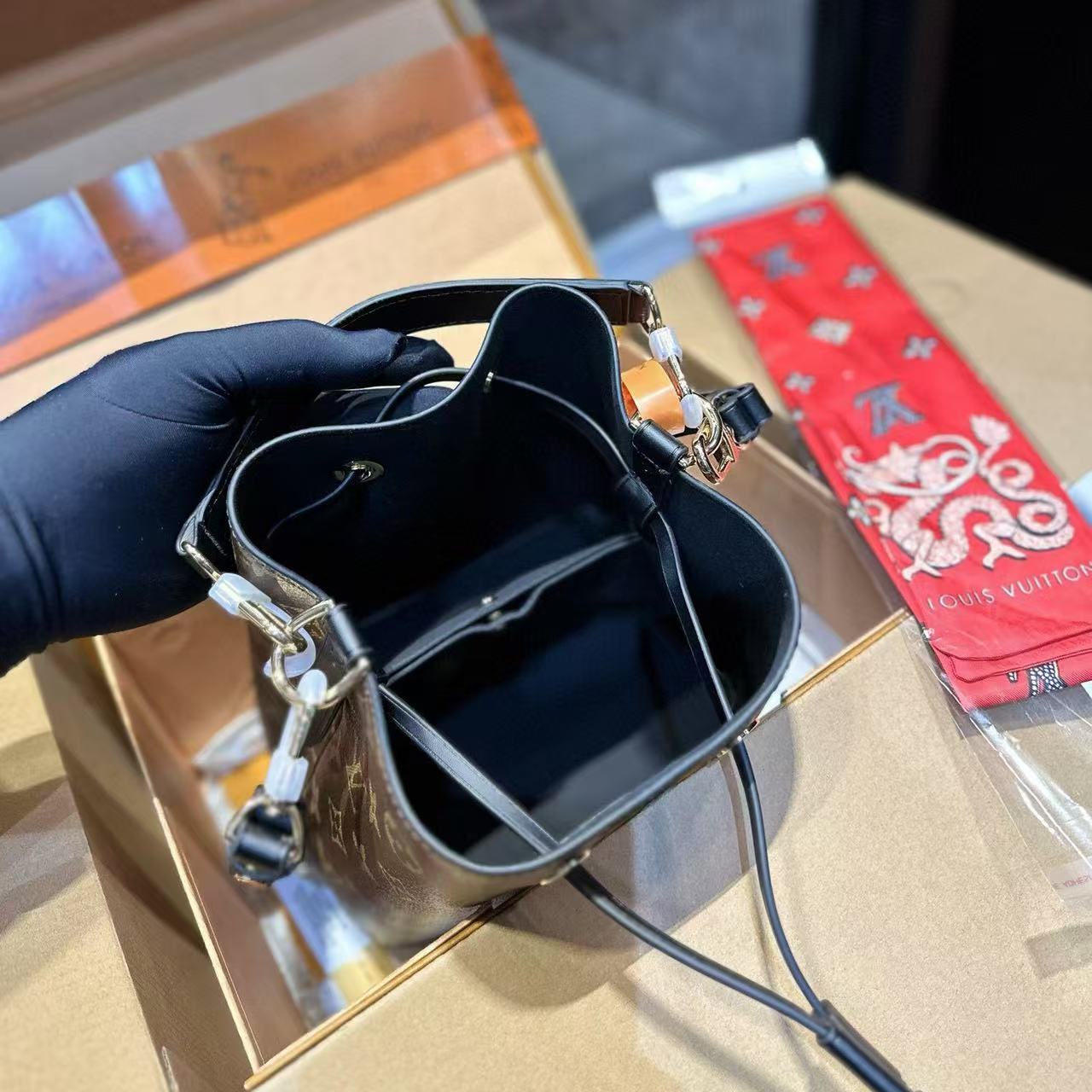 LVバケットバッグ【50％割引+送料無料】