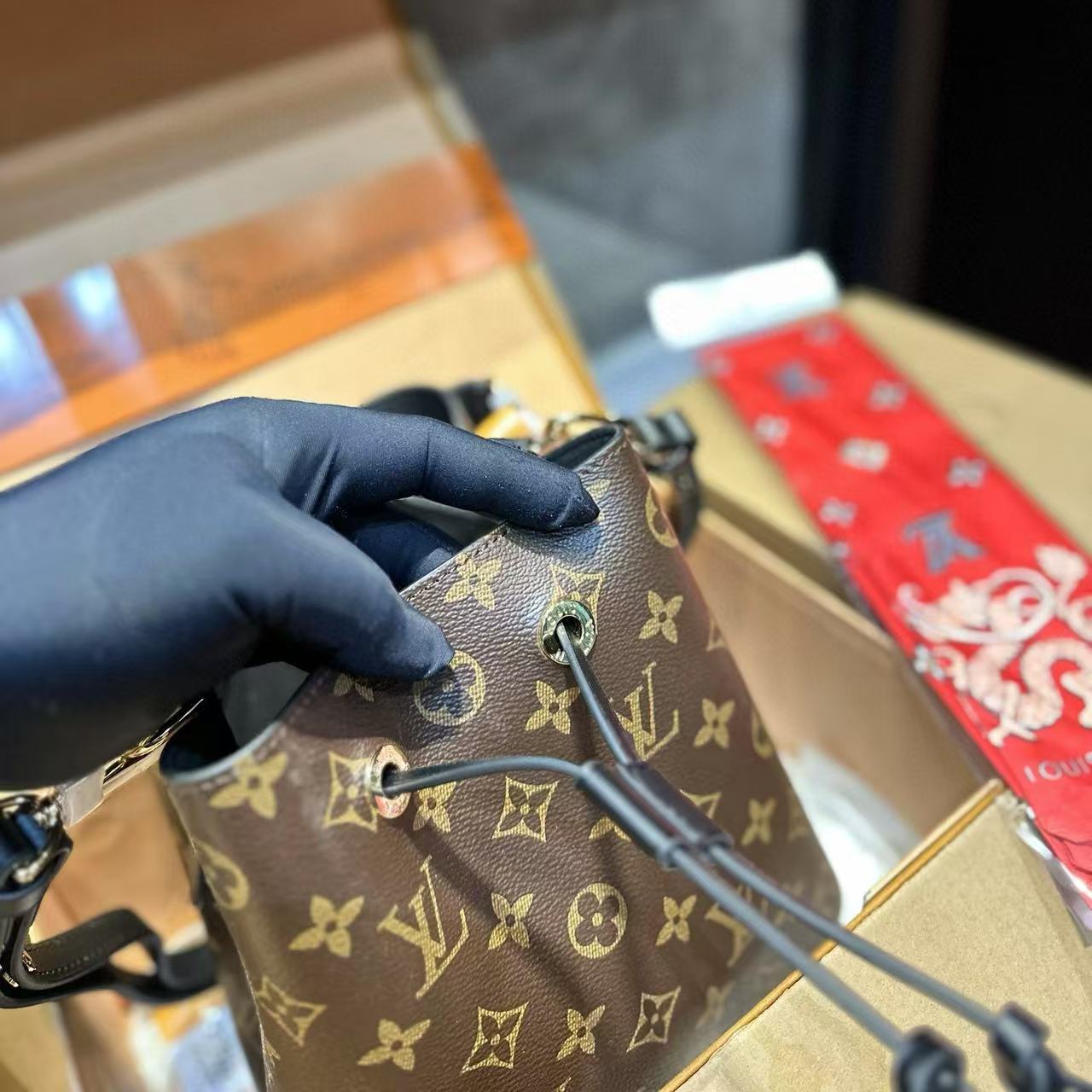 LVバケットバッグ【50％割引+送料無料】