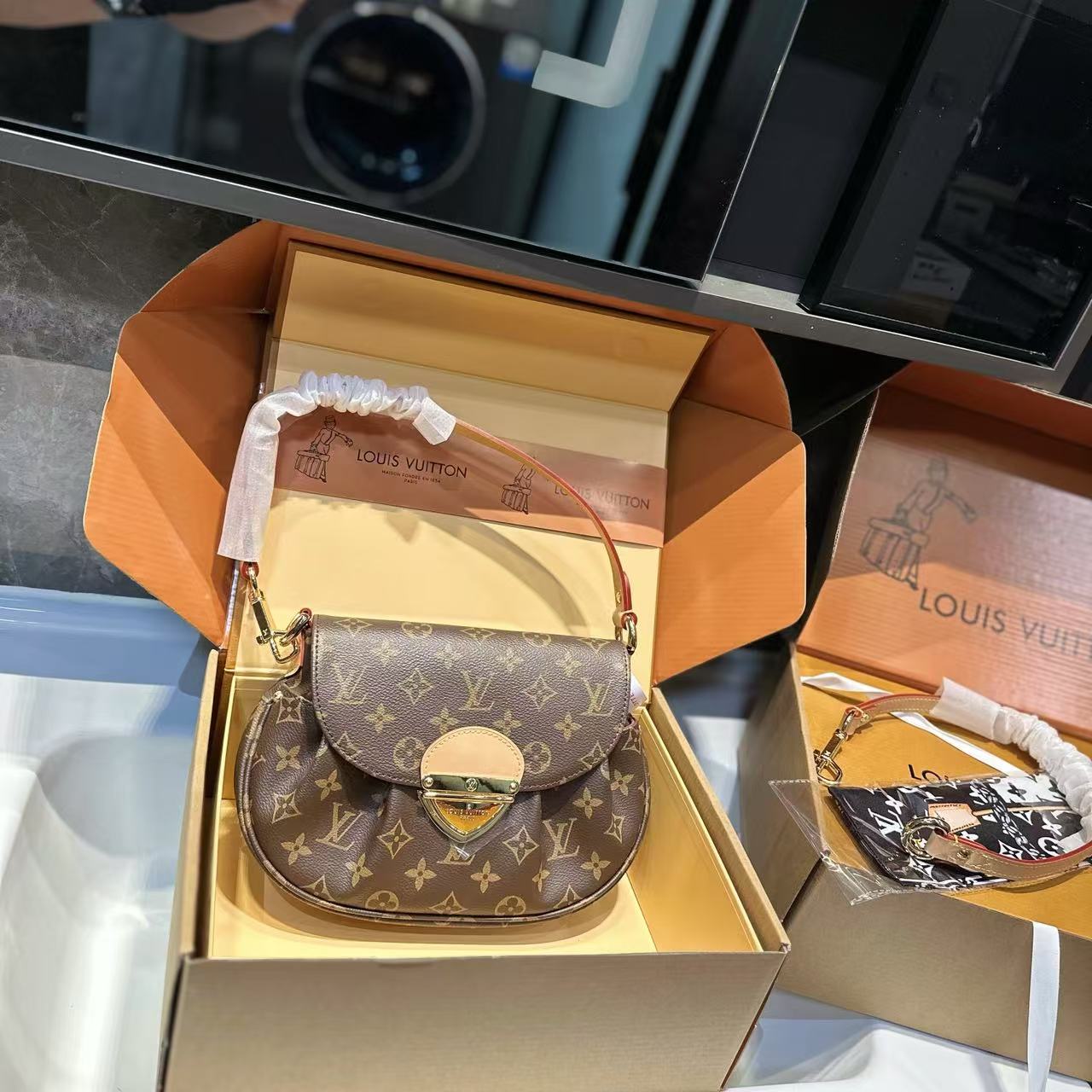 LV Sunset 脇の下バッグ【50％割引+送料無料】