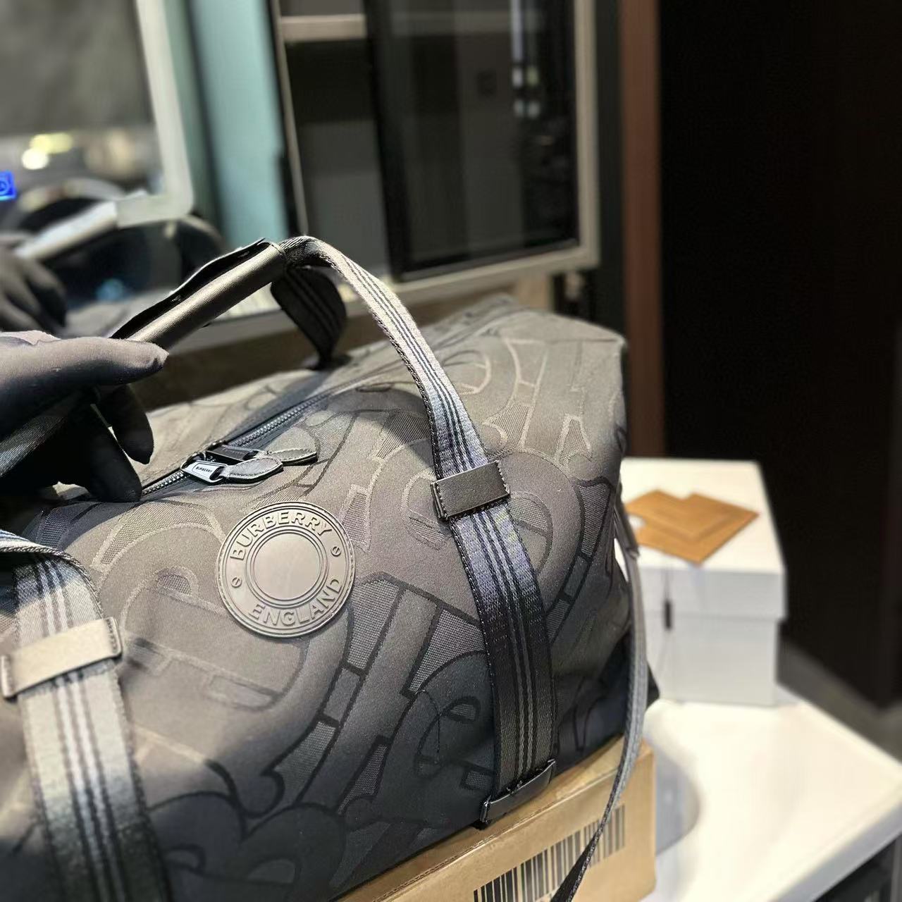 BUR8ERRY キャンバス トラベルバッグ【50％割引+送料無料】