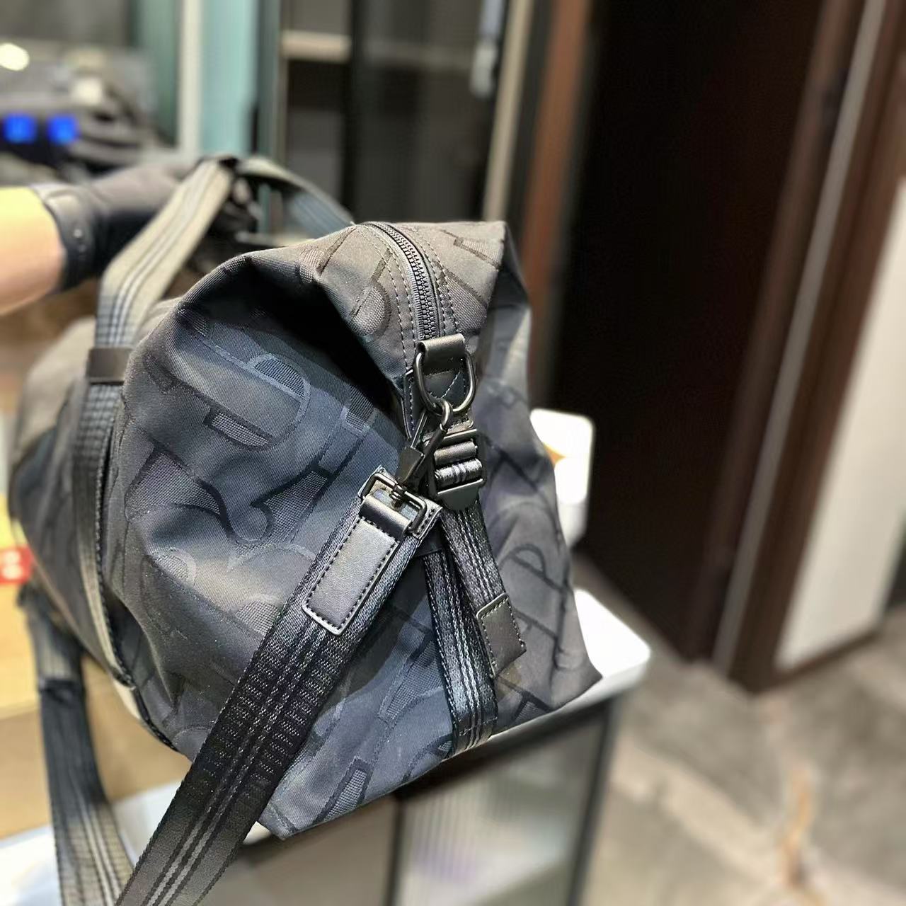 BUR8ERRY キャンバス トラベルバッグ【50％割引+送料無料】