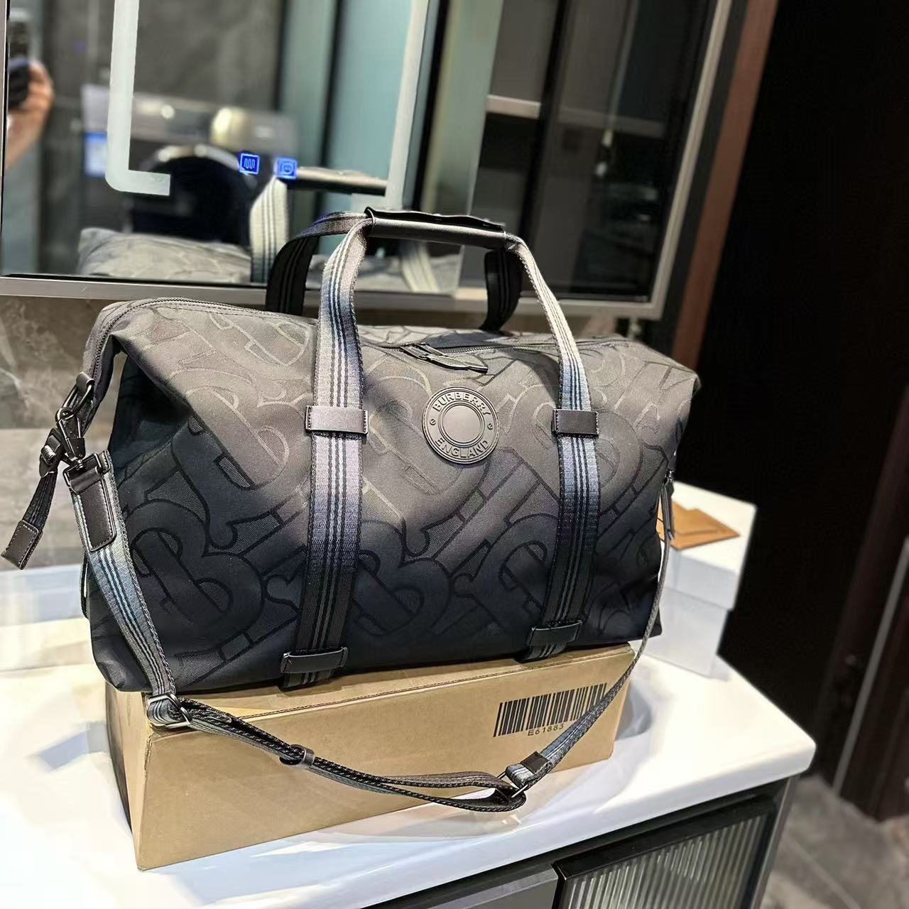 BUR8ERRY キャンバス トラベルバッグ【50％割引+送料無料】