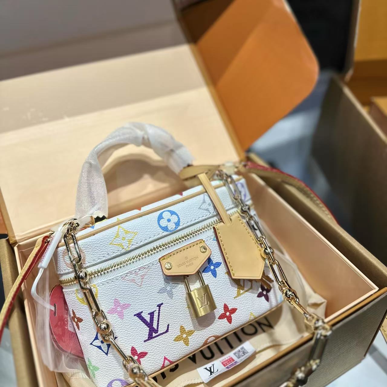 LVプリントのコスメポーチ【50％割引+送料無料】