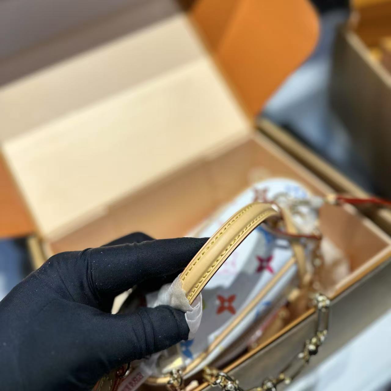 LVプリントのコスメポーチ【50％割引+送料無料】