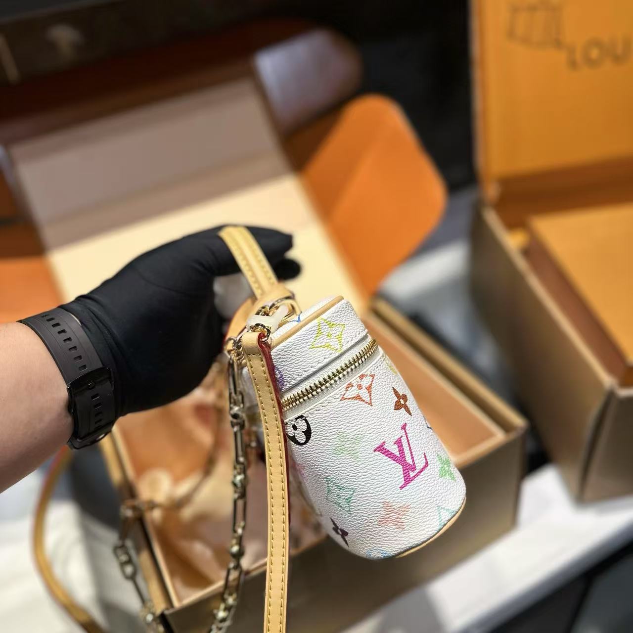 LVプリントのコスメポーチ【50％割引+送料無料】