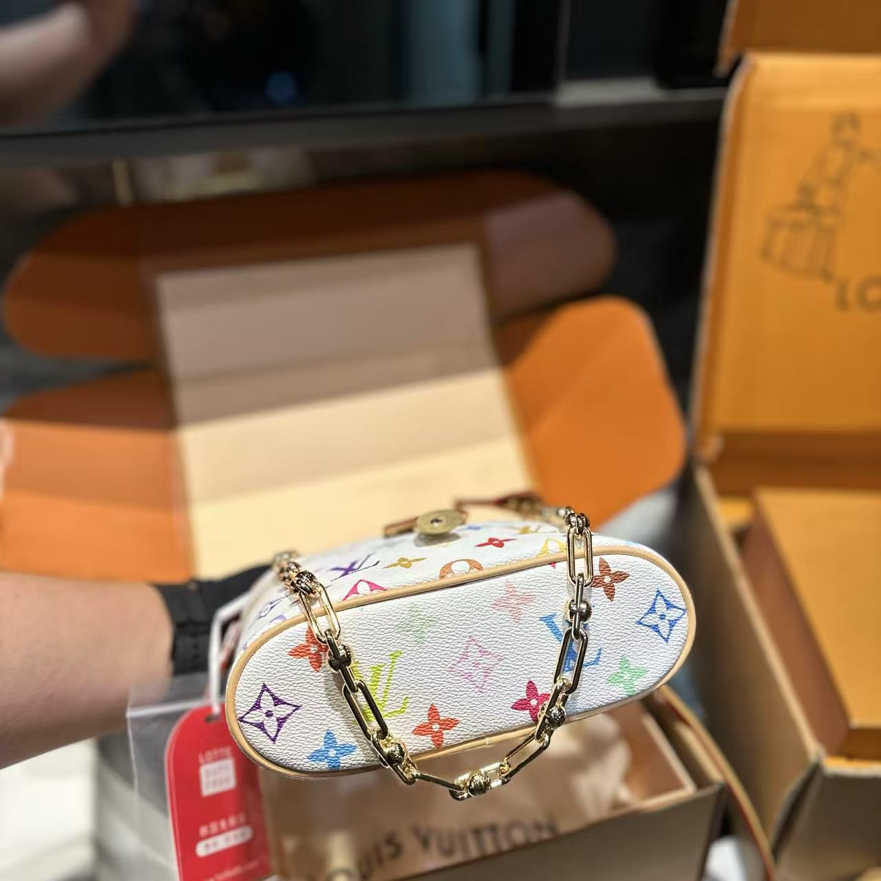 LVプリントのコスメポーチ【50％割引+送料無料】