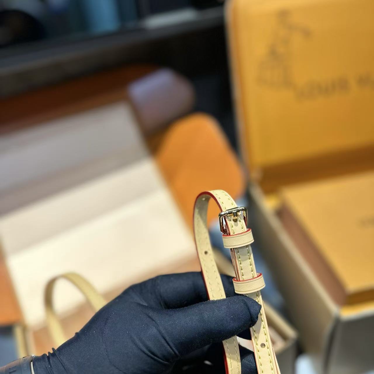 LVプリントのコスメポーチ【50％割引+送料無料】