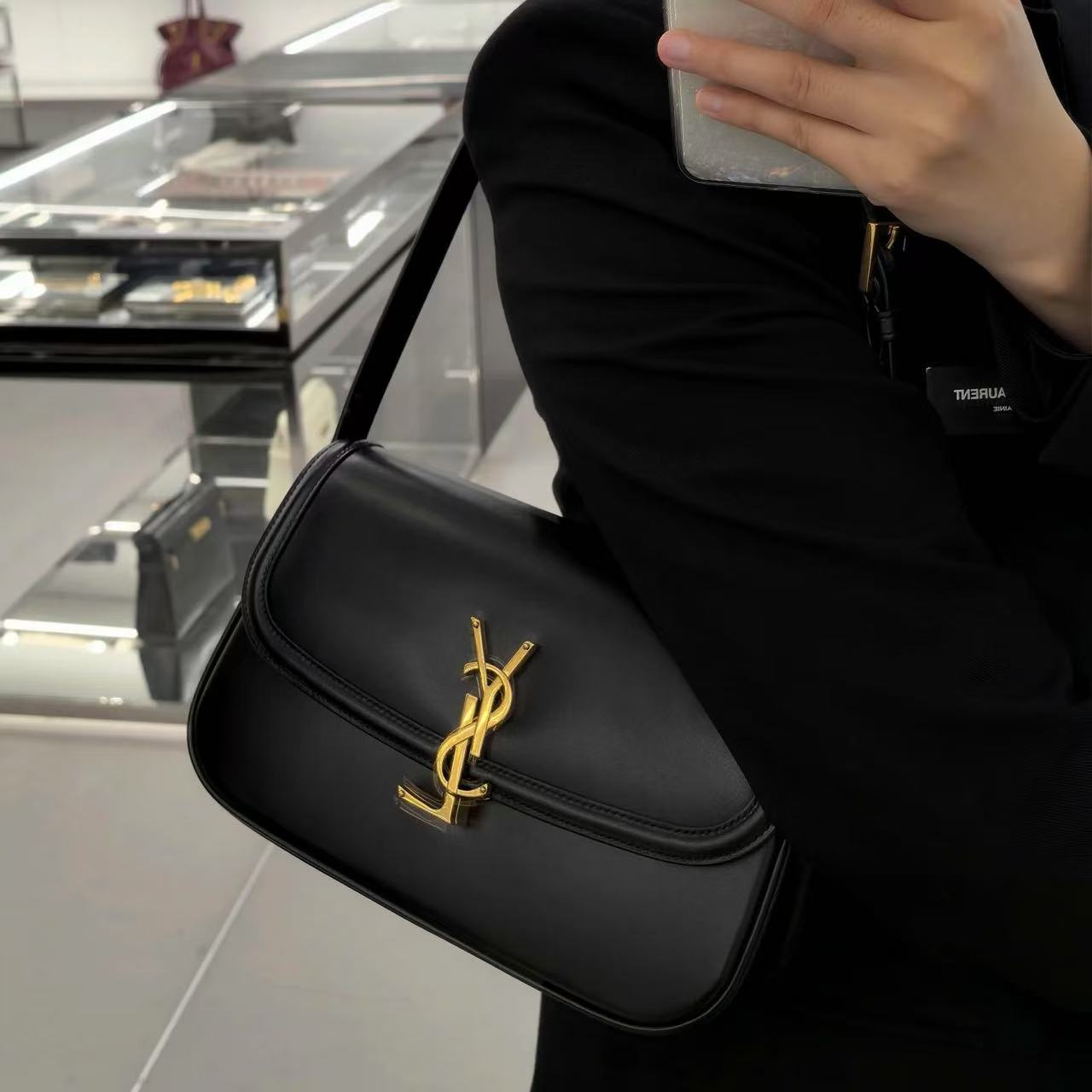 YSLレザーアンダーアームバッグ【50％割引+送料無料】