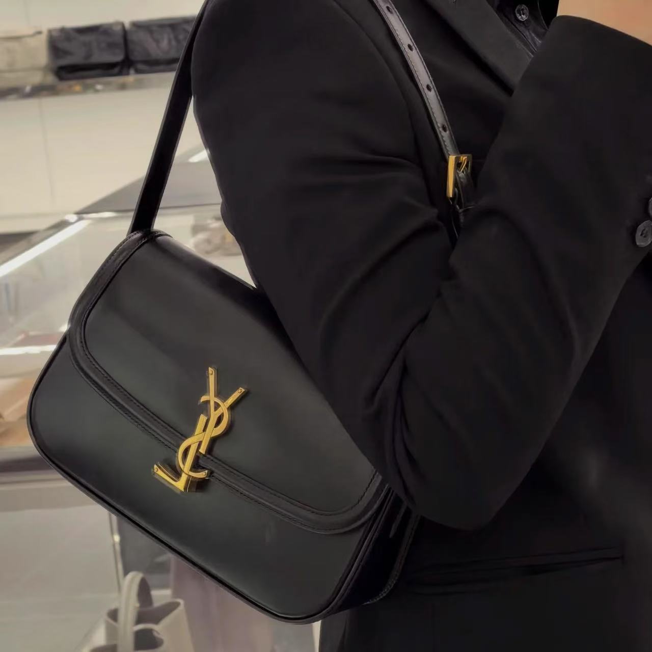 YSLレザーアンダーアームバッグ【50％割引+送料無料】