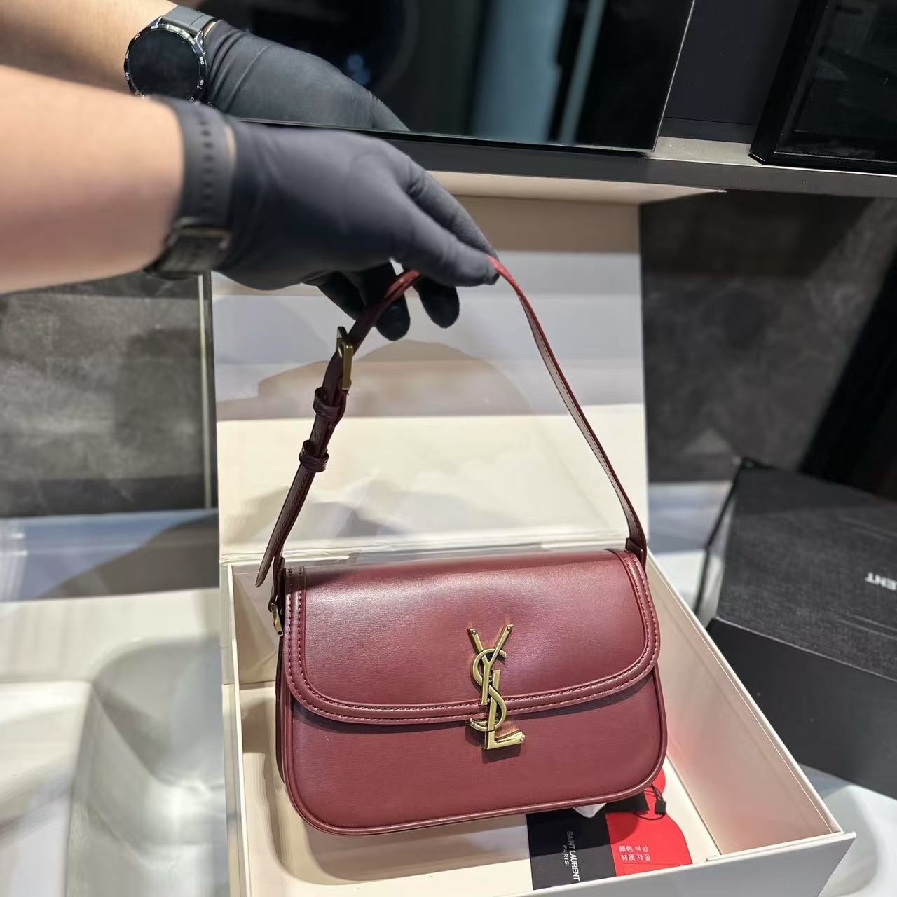 YSLレザーアンダーアームバッグ【50％割引+送料無料】