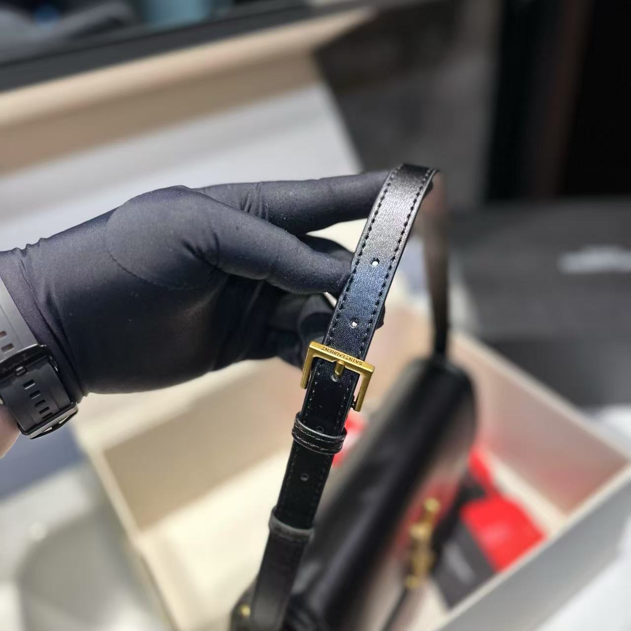 YSLレザーアンダーアームバッグ【50％割引+送料無料】