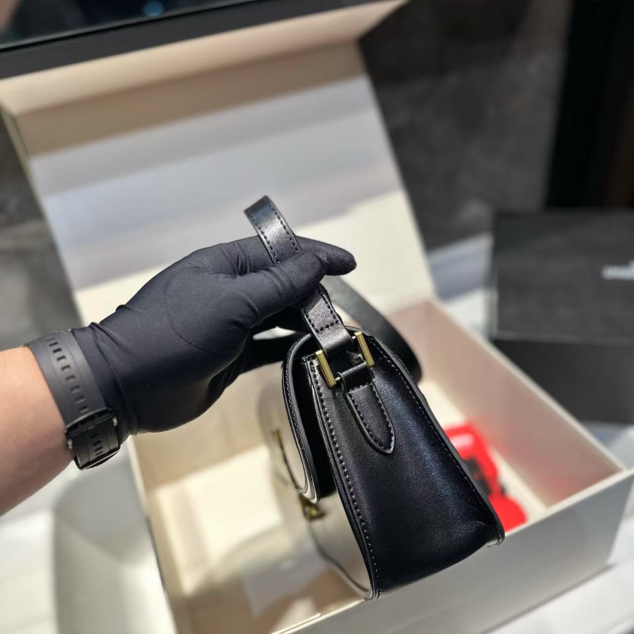 YSLレザーアンダーアームバッグ【50％割引+送料無料】