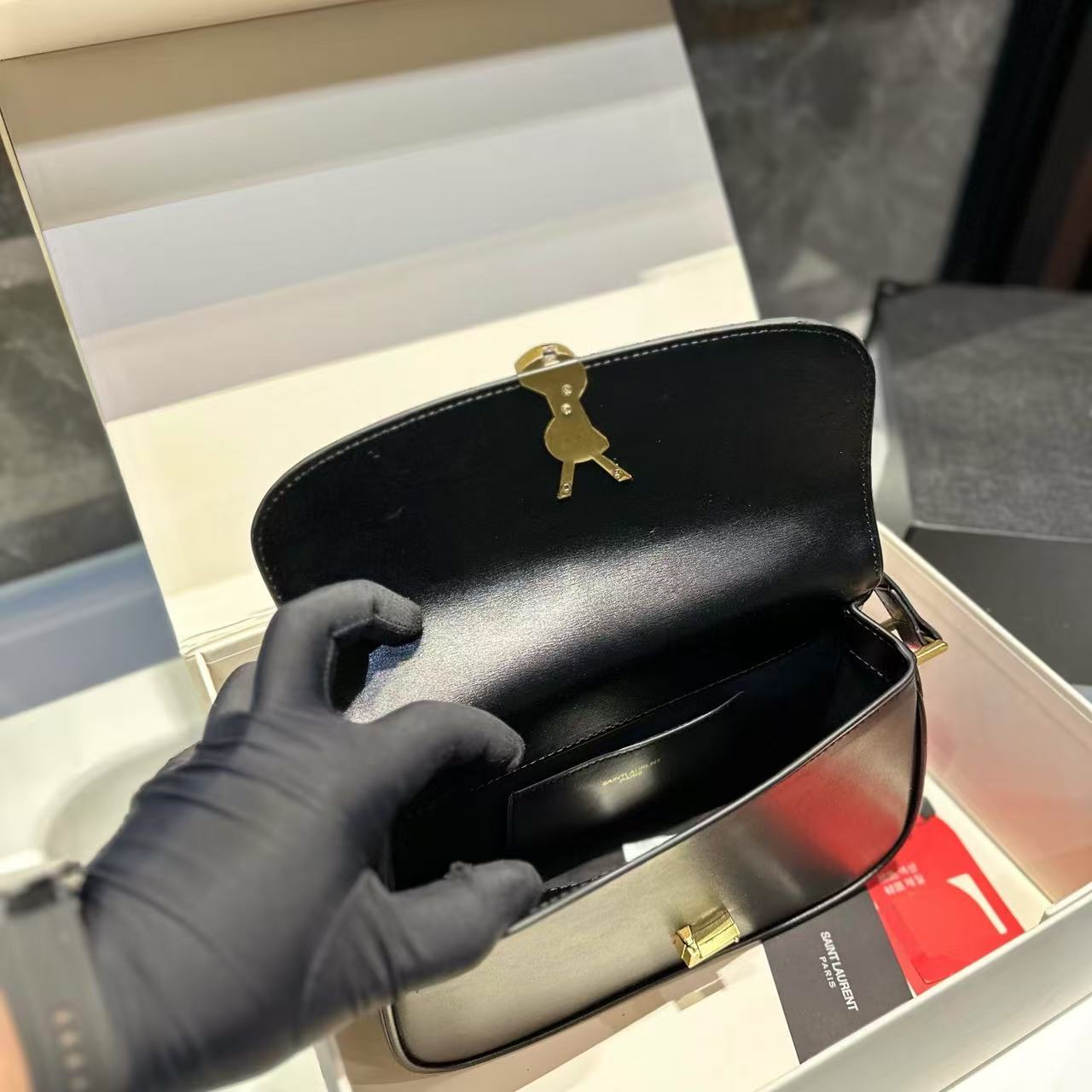 YSLレザーアンダーアームバッグ【50％割引+送料無料】