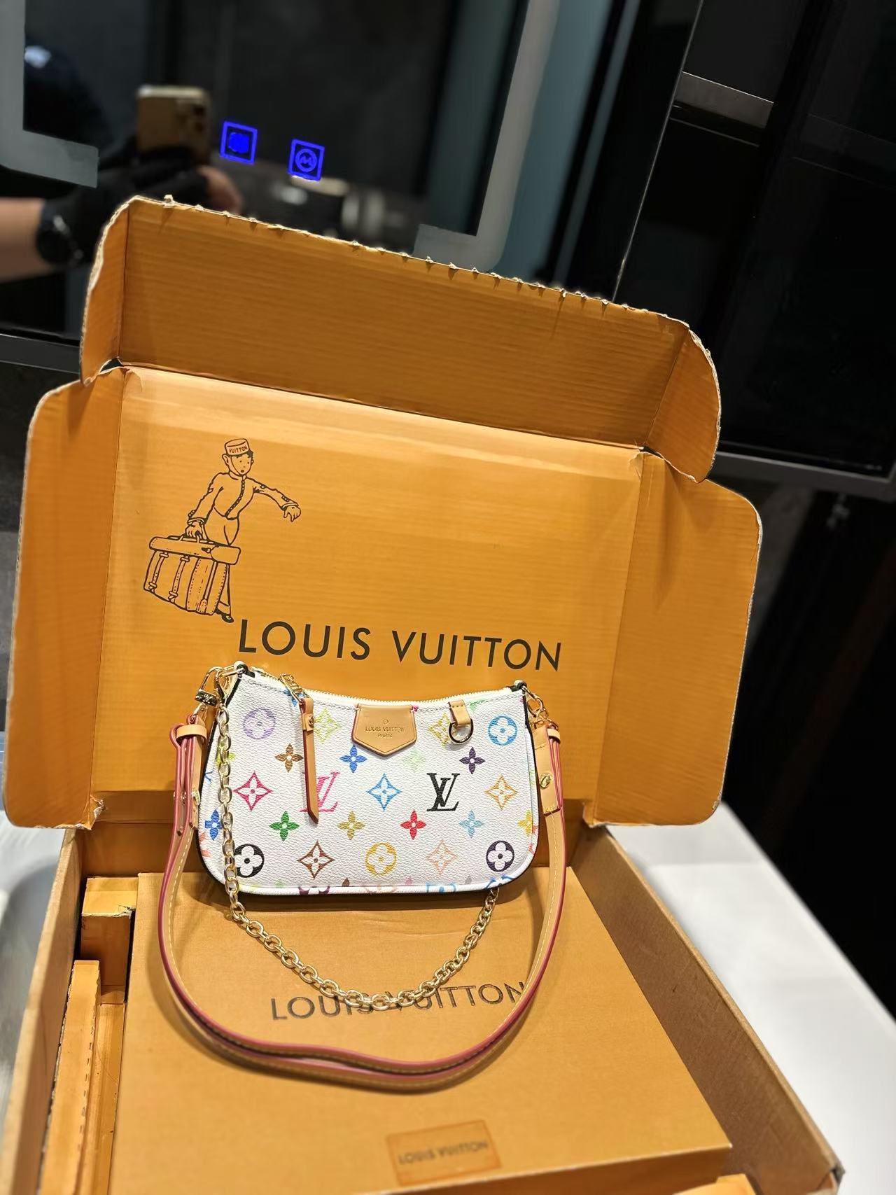 LVチェーンアンダーアームバッグ【50％割引+送料無料】