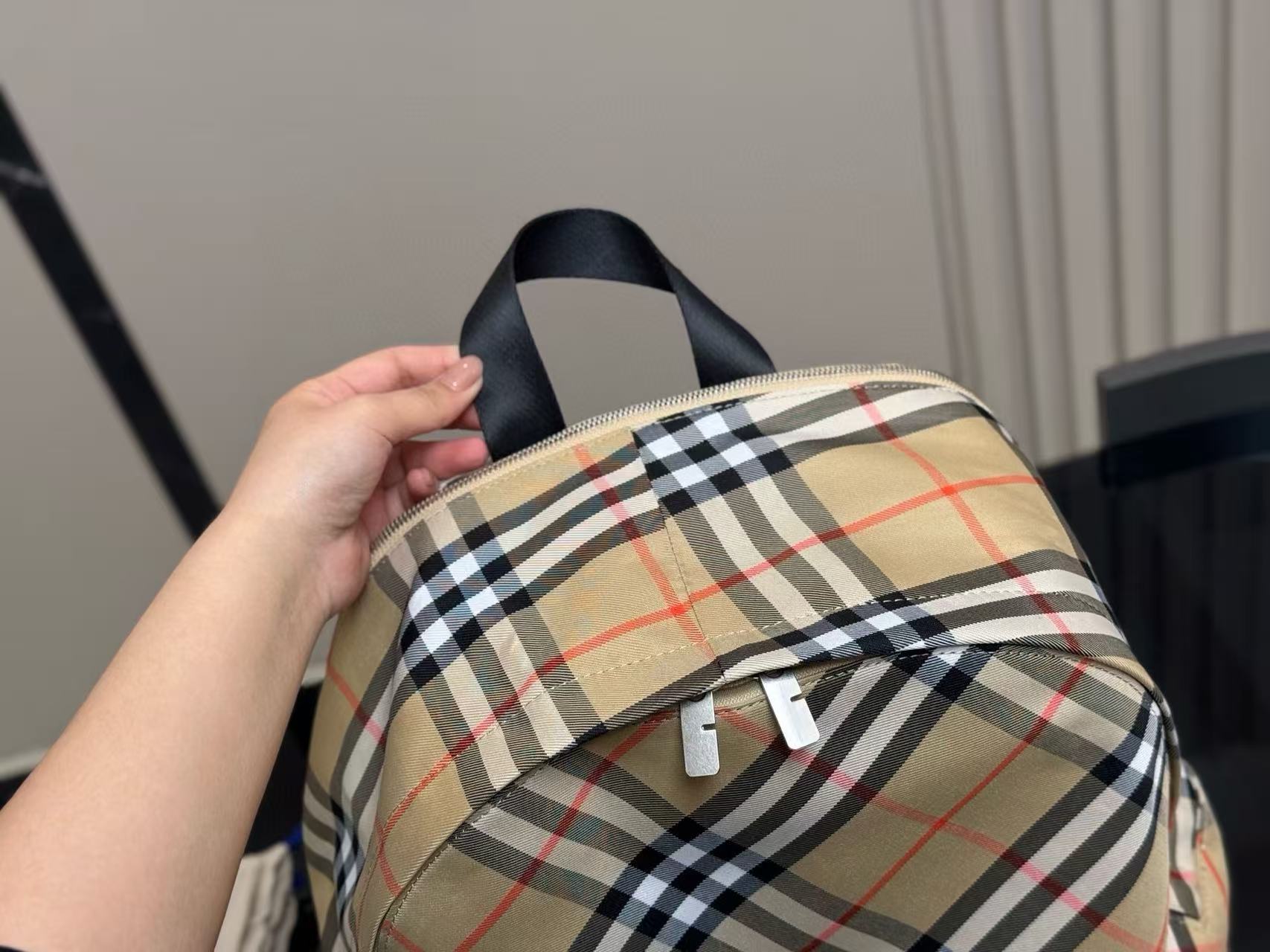 BUR8ERRY チェック柄バックパック【50％割引+送料無料】