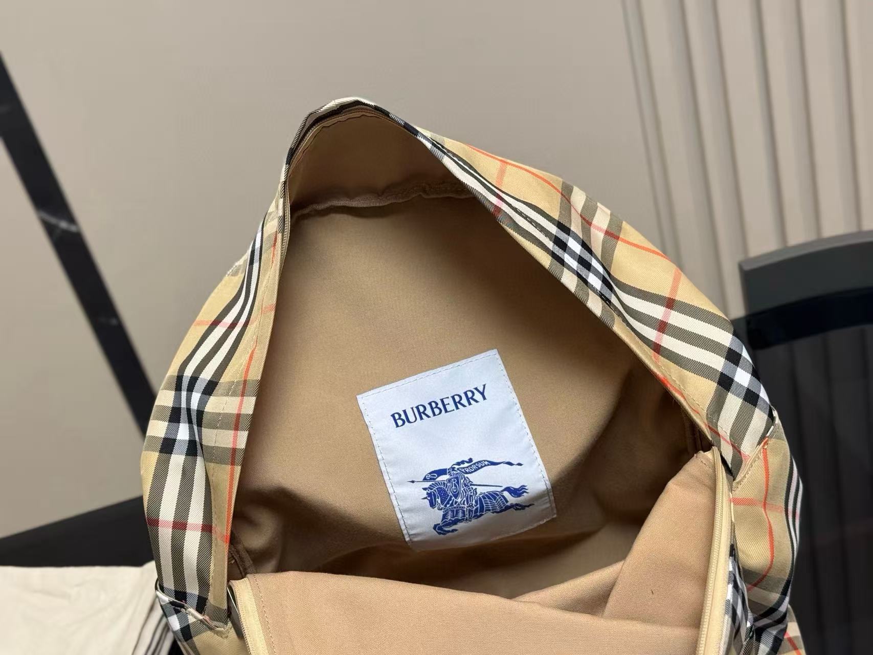 BUR8ERRY チェック柄バックパック【50％割引+送料無料】
