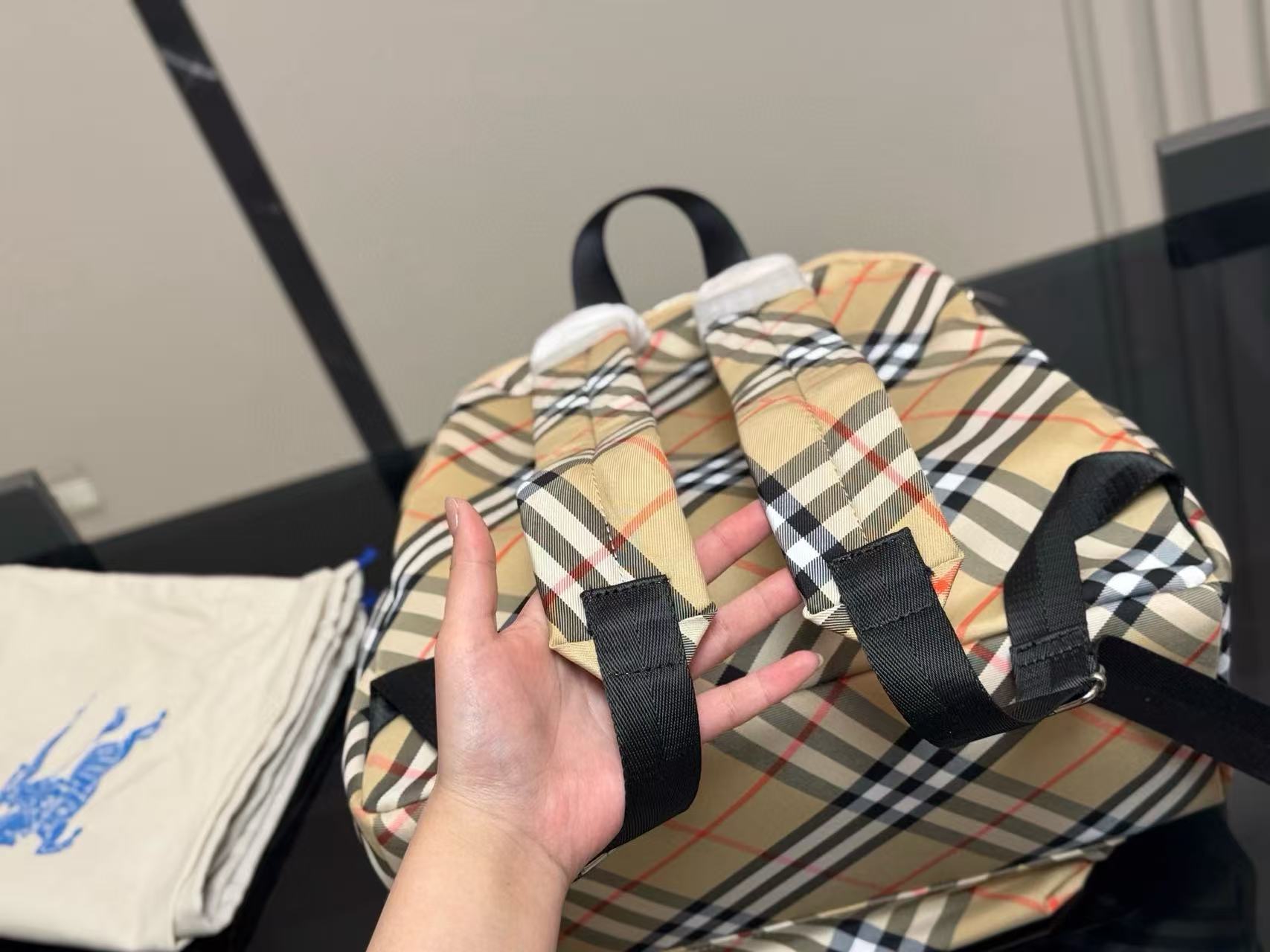 BUR8ERRY チェック柄バックパック【50％割引+送料無料】