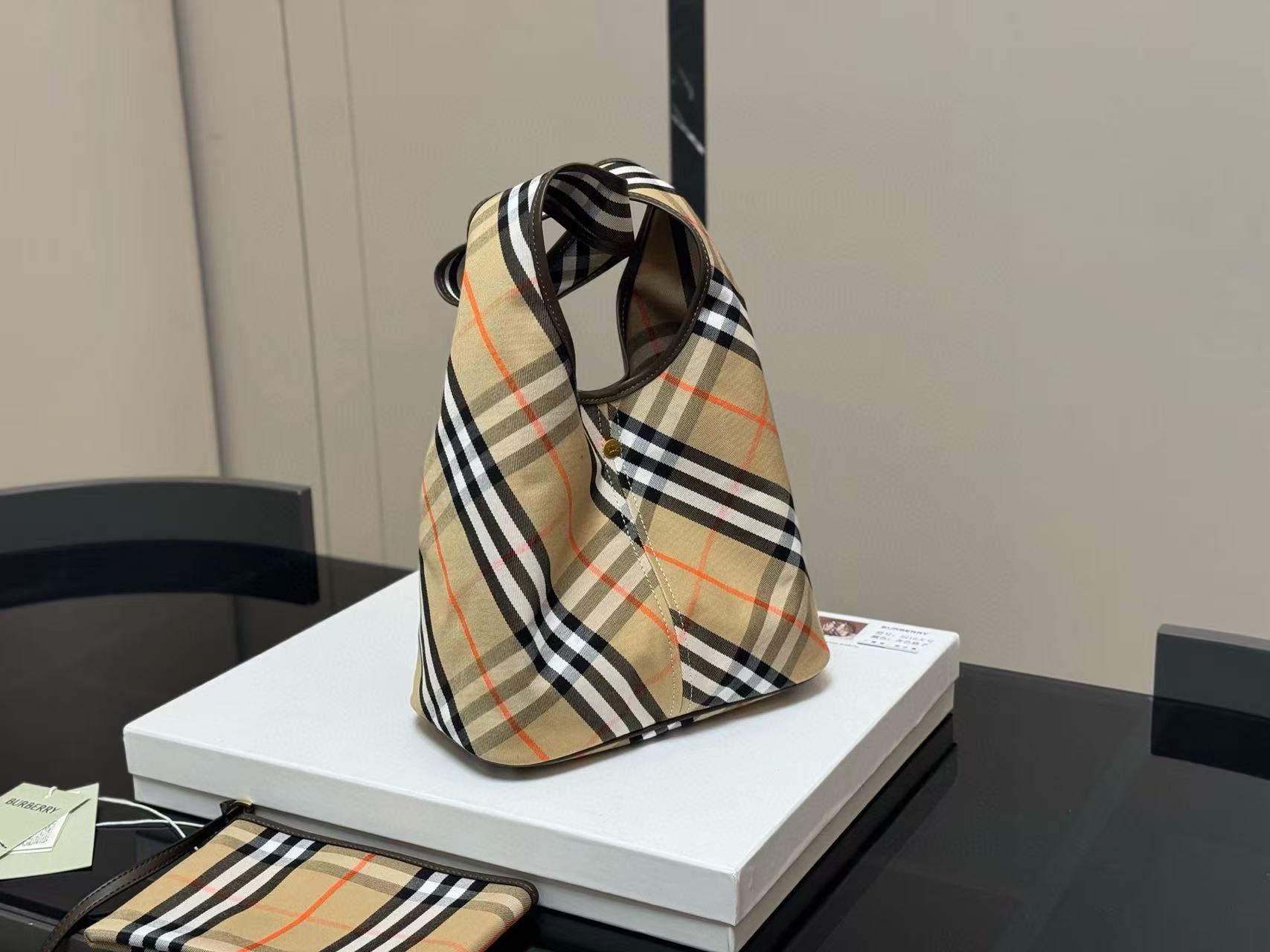 BUR8ERRY チェック柄バケットバッグ【50％割引+送料無料】