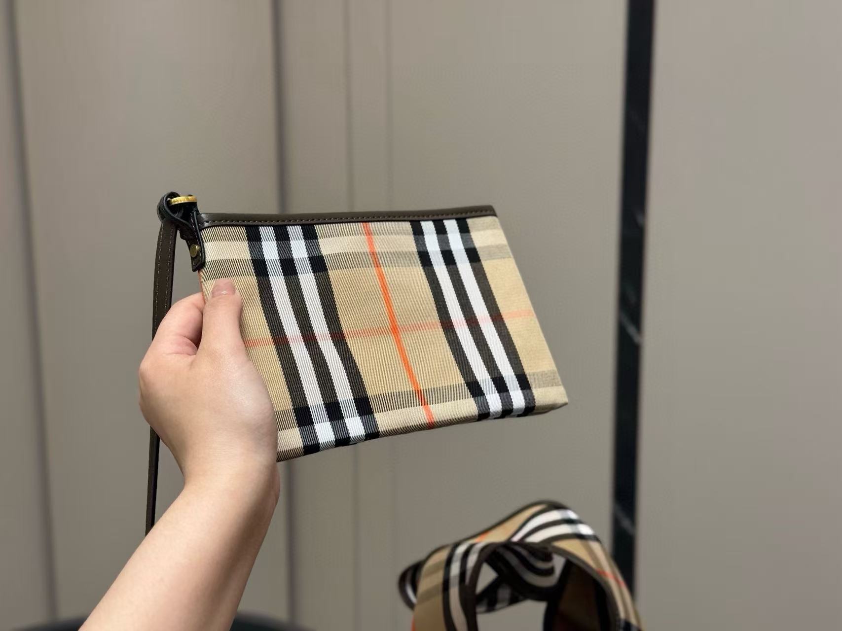 BUR8ERRY チェック柄バケットバッグ【50％割引+送料無料】