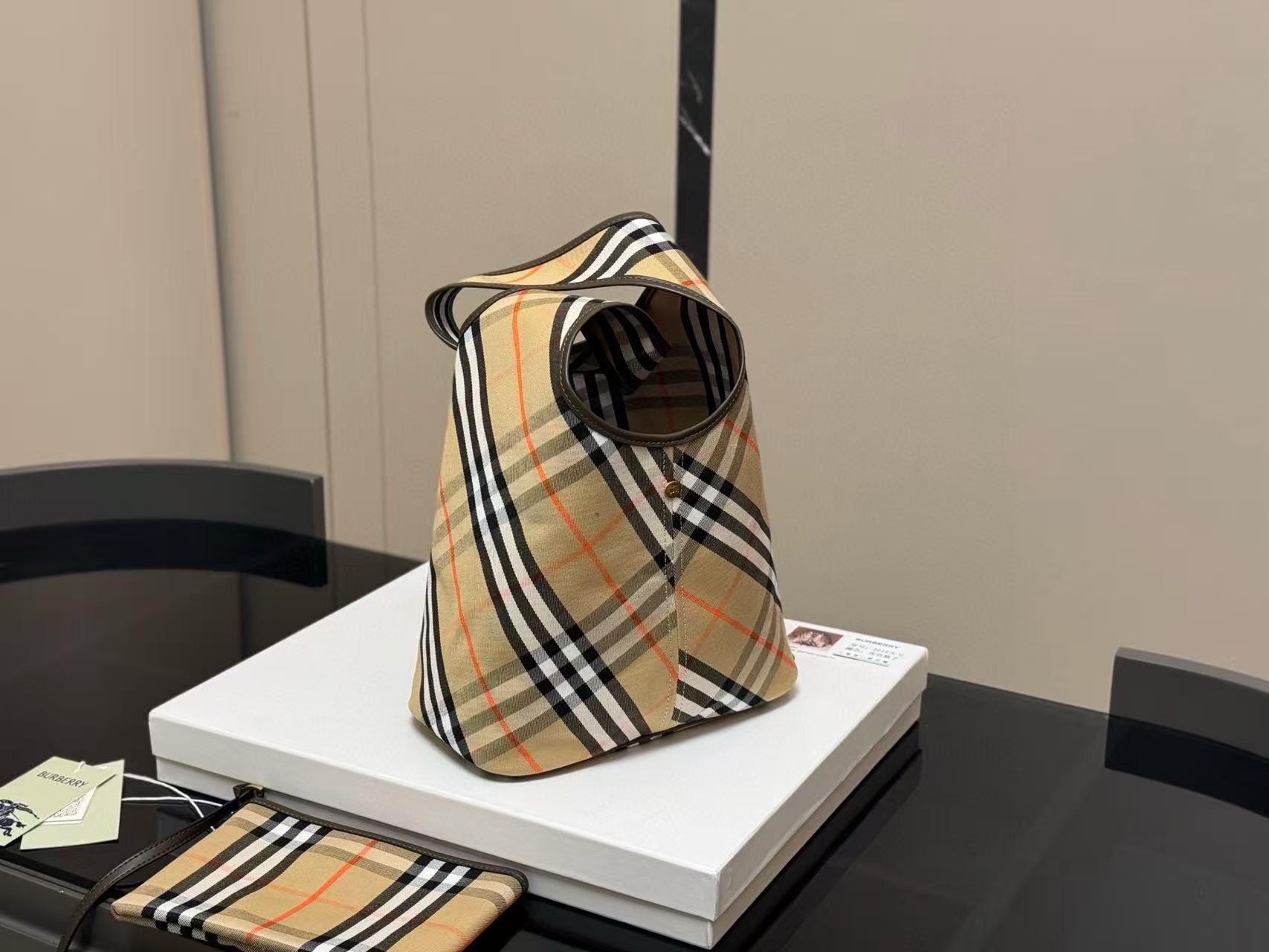 BUR8ERRY チェック柄バケットバッグ【50％割引+送料無料】