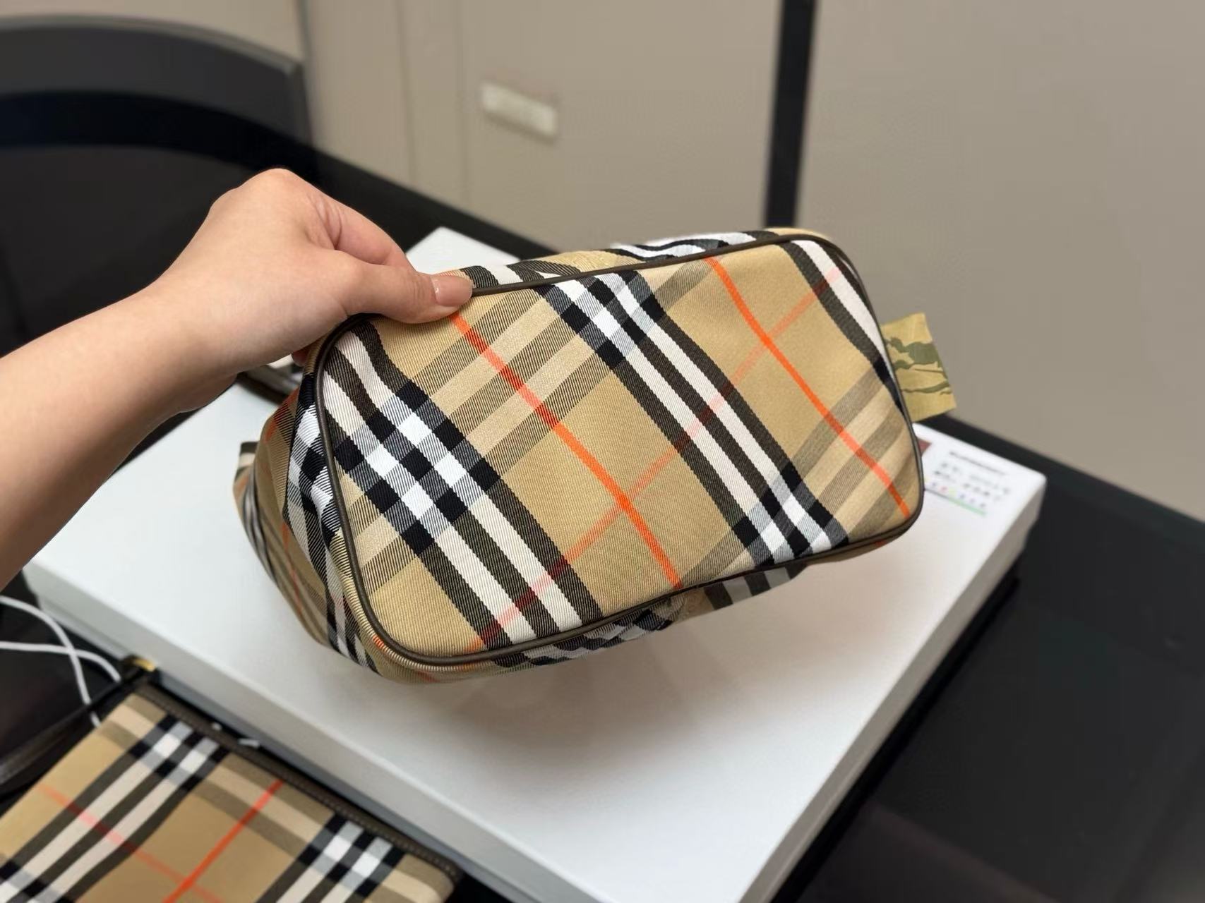 BUR8ERRY チェック柄バケットバッグ【50％割引+送料無料】