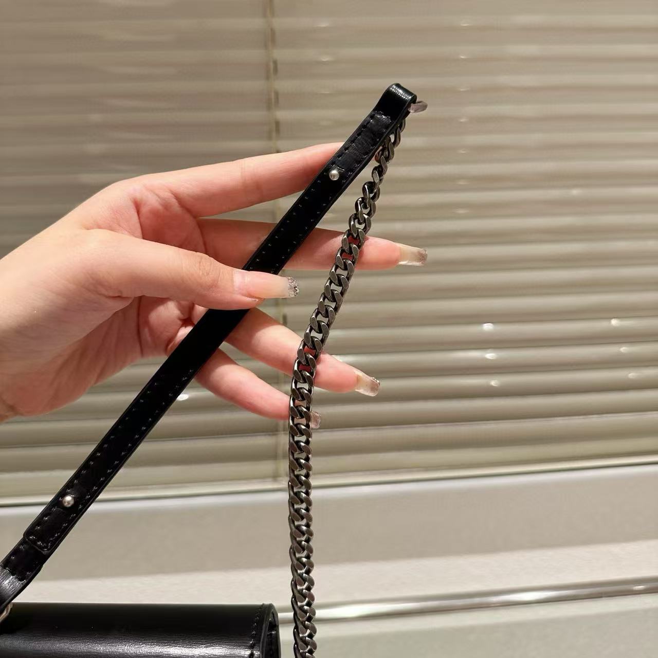 YSL チェーンショルダークロスボディバッグ【50％割引+送料無料】