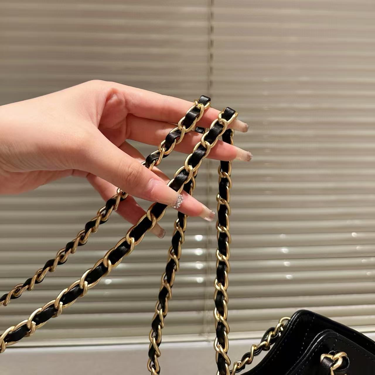 CHANE1 チェーンレザーショッピングバッグ【50％割引+送料無料】