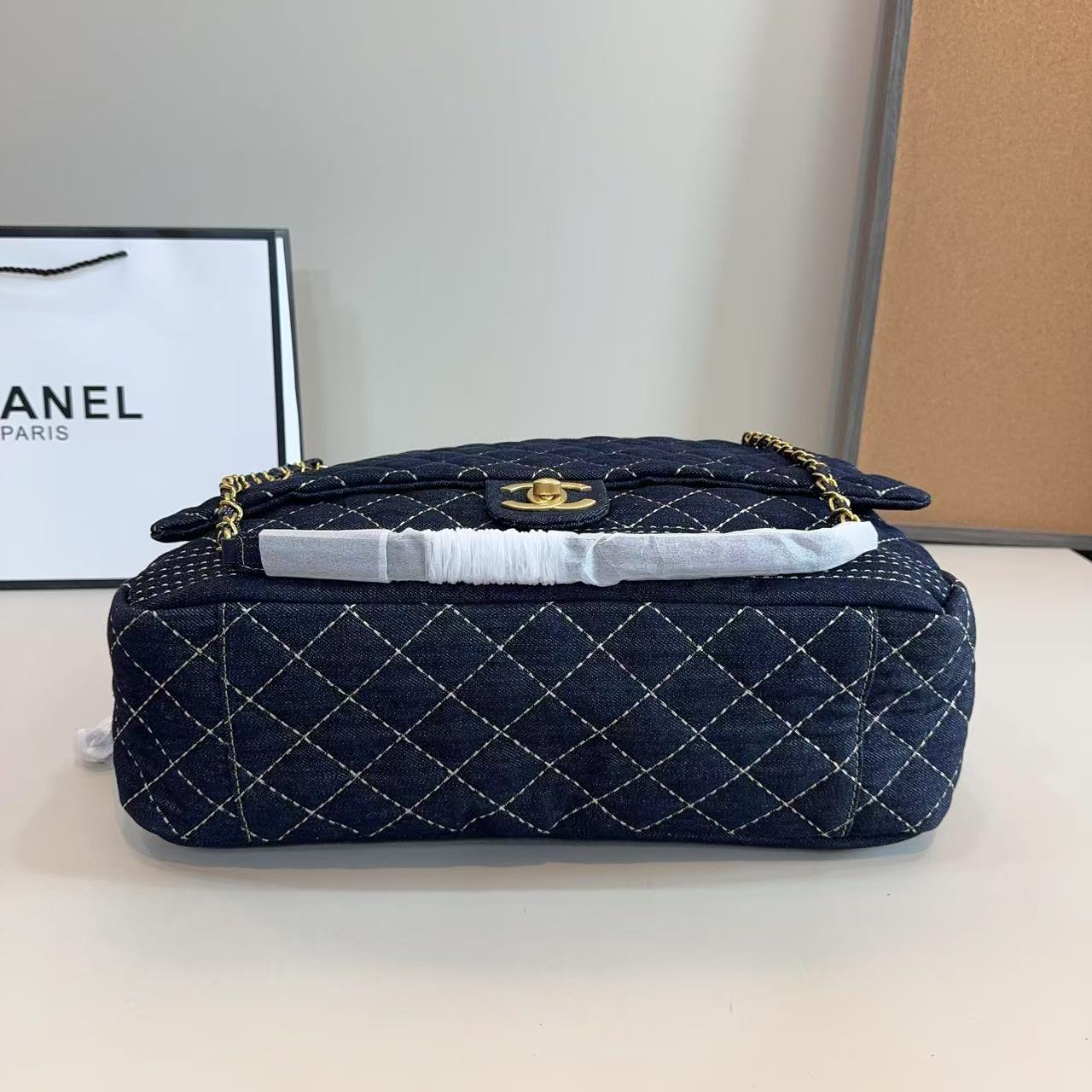 CHANE1 デニムチェーンハンドバッグ【50％割引+送料無料】