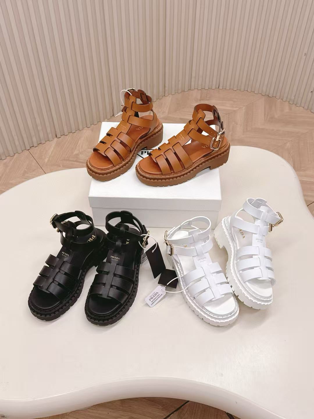 CEL1NEの高品質プラットフォームサンダル【50％割引+送料無料】