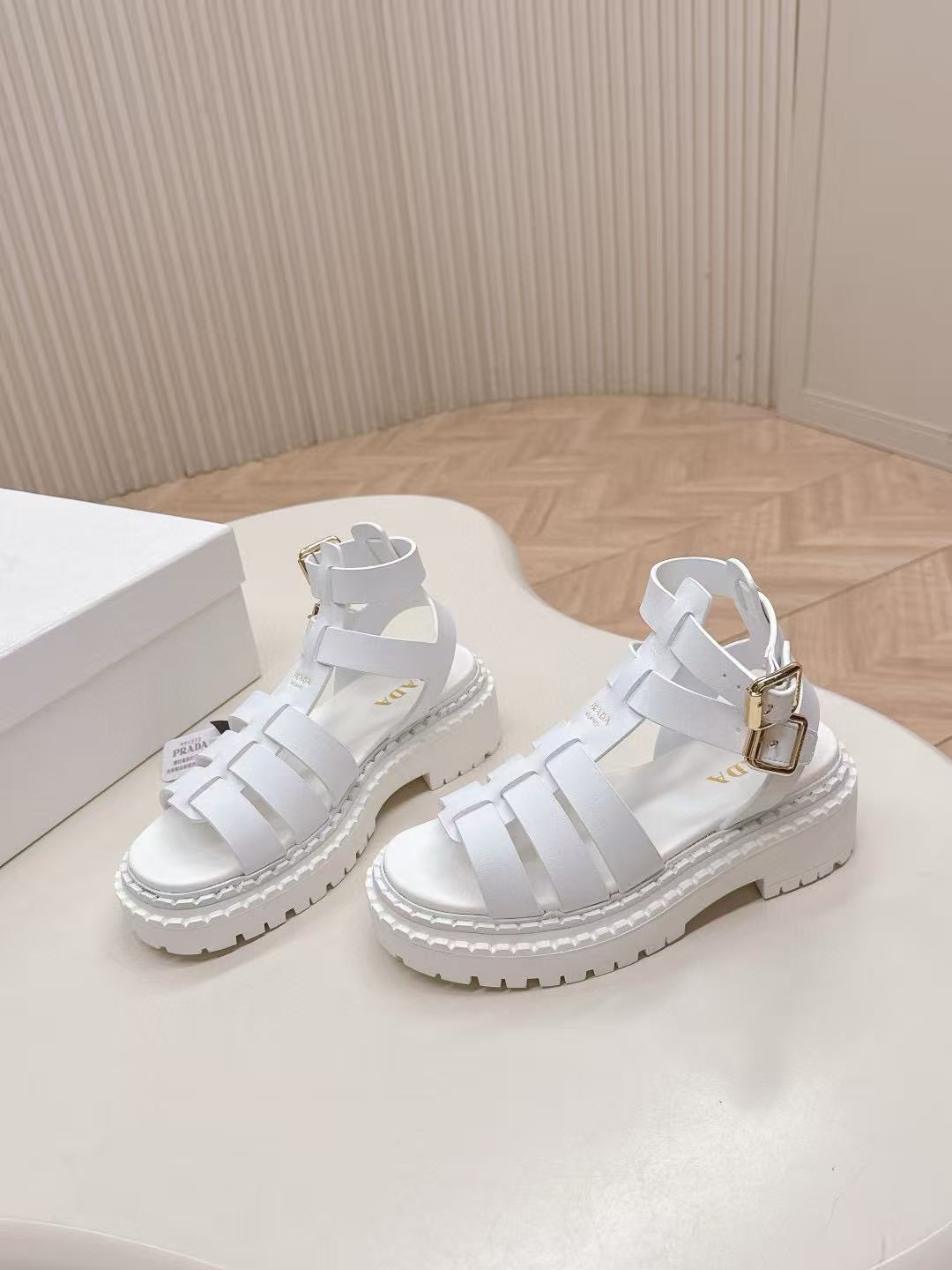 CEL1NEの高品質プラットフォームサンダル【50％割引+送料無料】