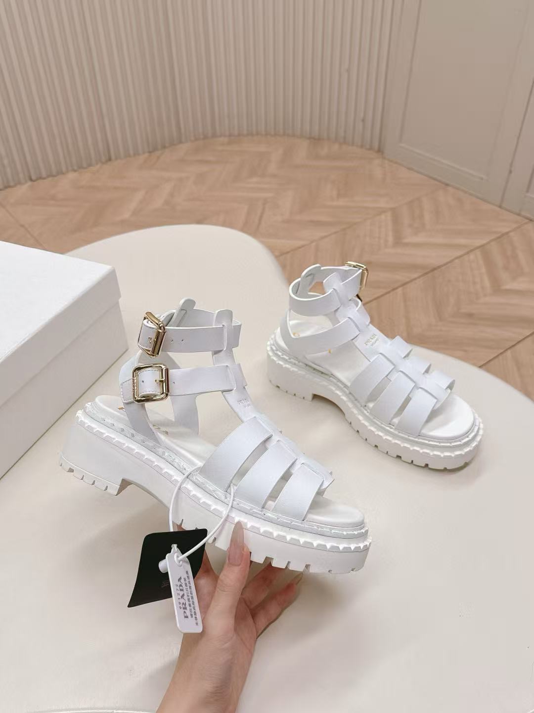 CEL1NEの高品質プラットフォームサンダル【50％割引+送料無料】