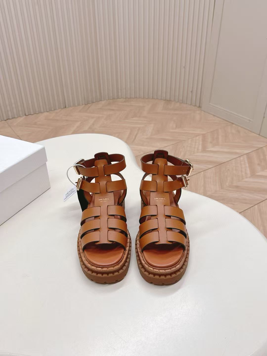 CEL1NEの高品質プラットフォームサンダル【50％割引+送料無料】