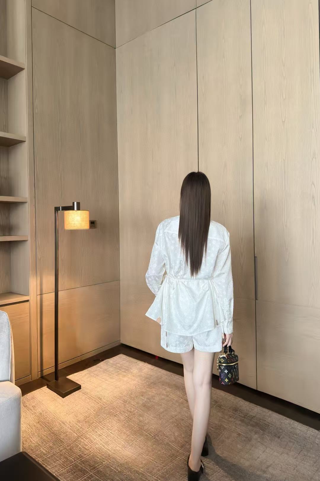 LVプリント ドローストリング シャツ【50％割引+送料無料】