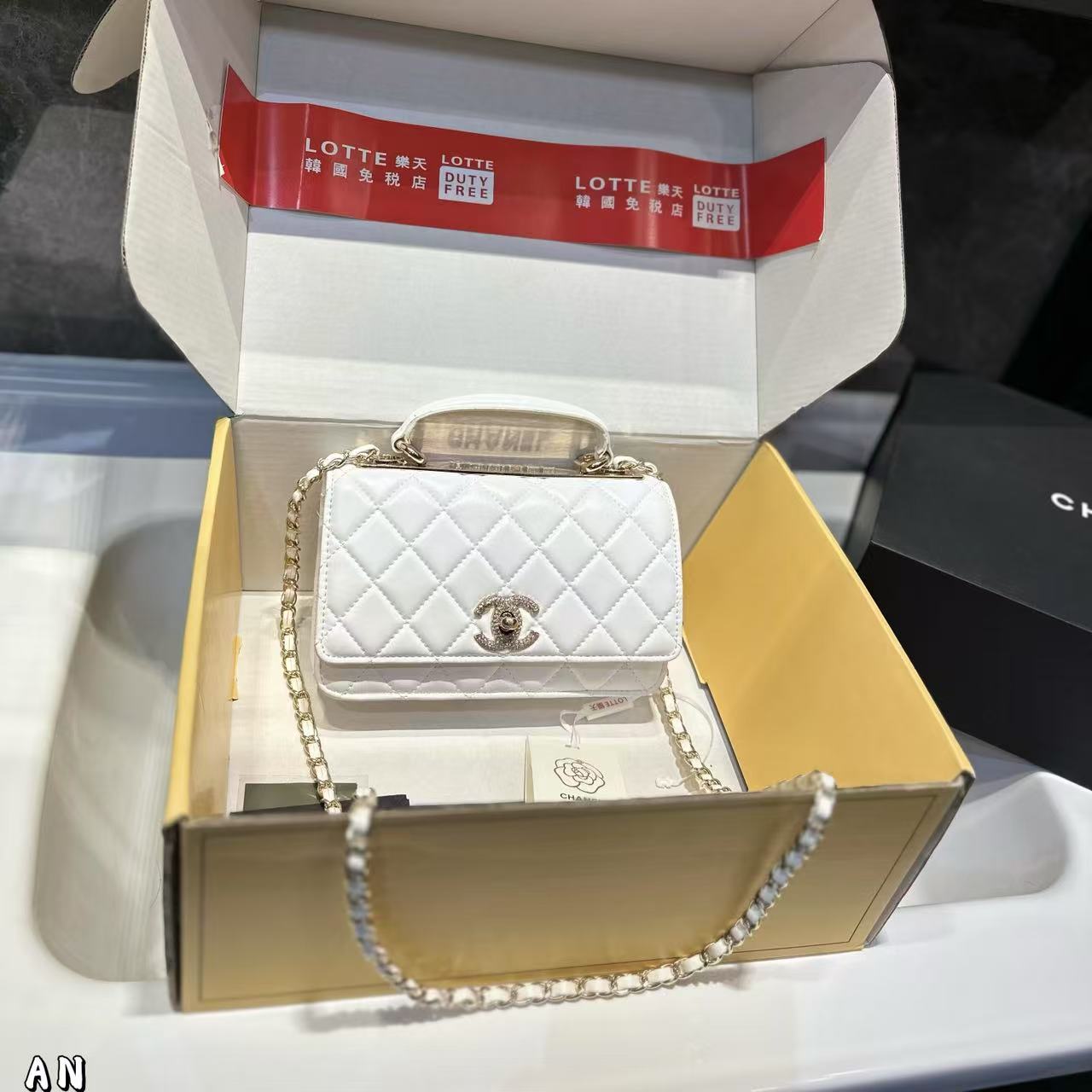 CHANE1 ダイヤモンドバックルハンドバッグ【50％割引+送料無料】