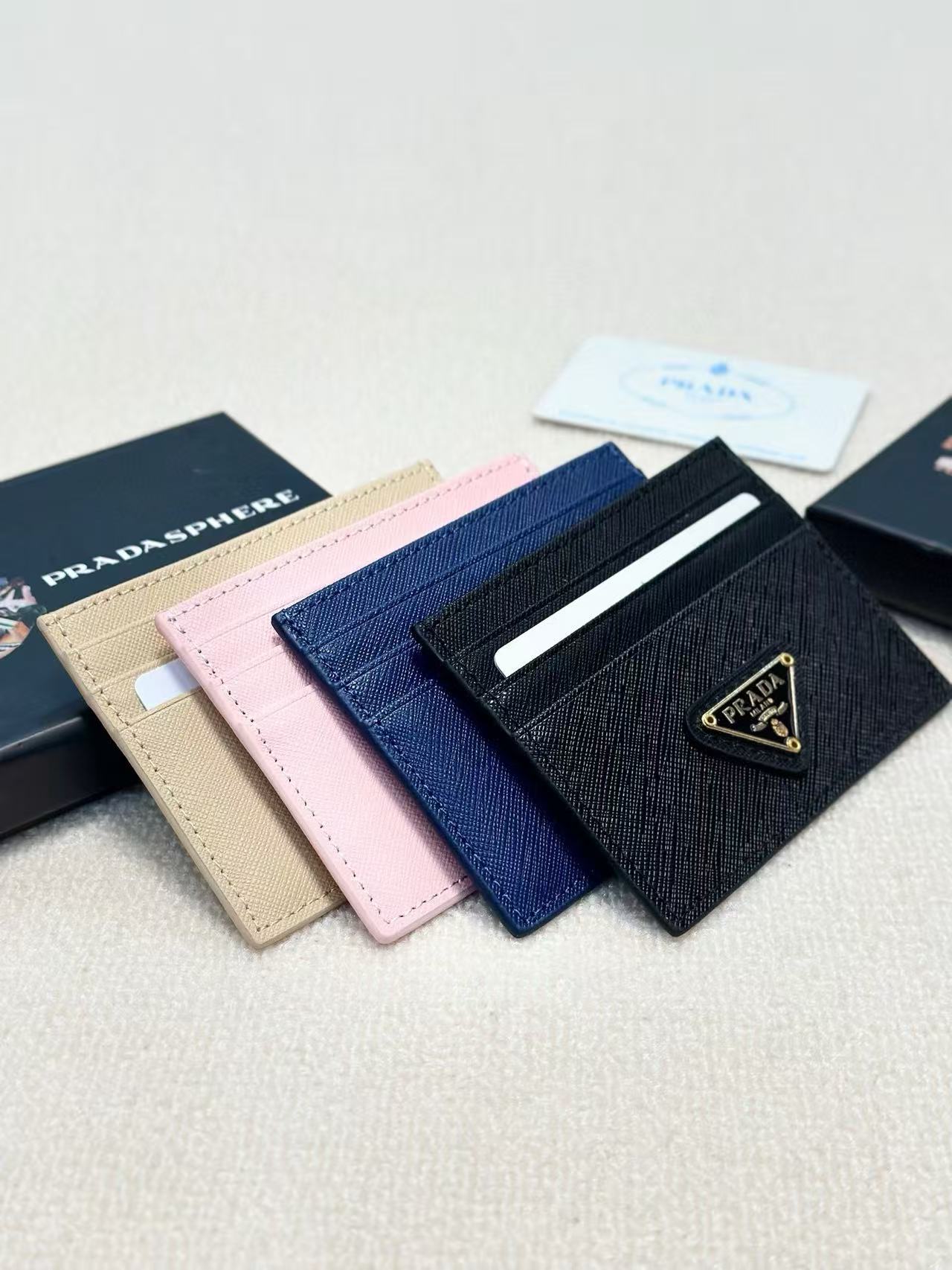 PR4DA トライアングルロゴ カードホルダー【50％割引+送料無料】