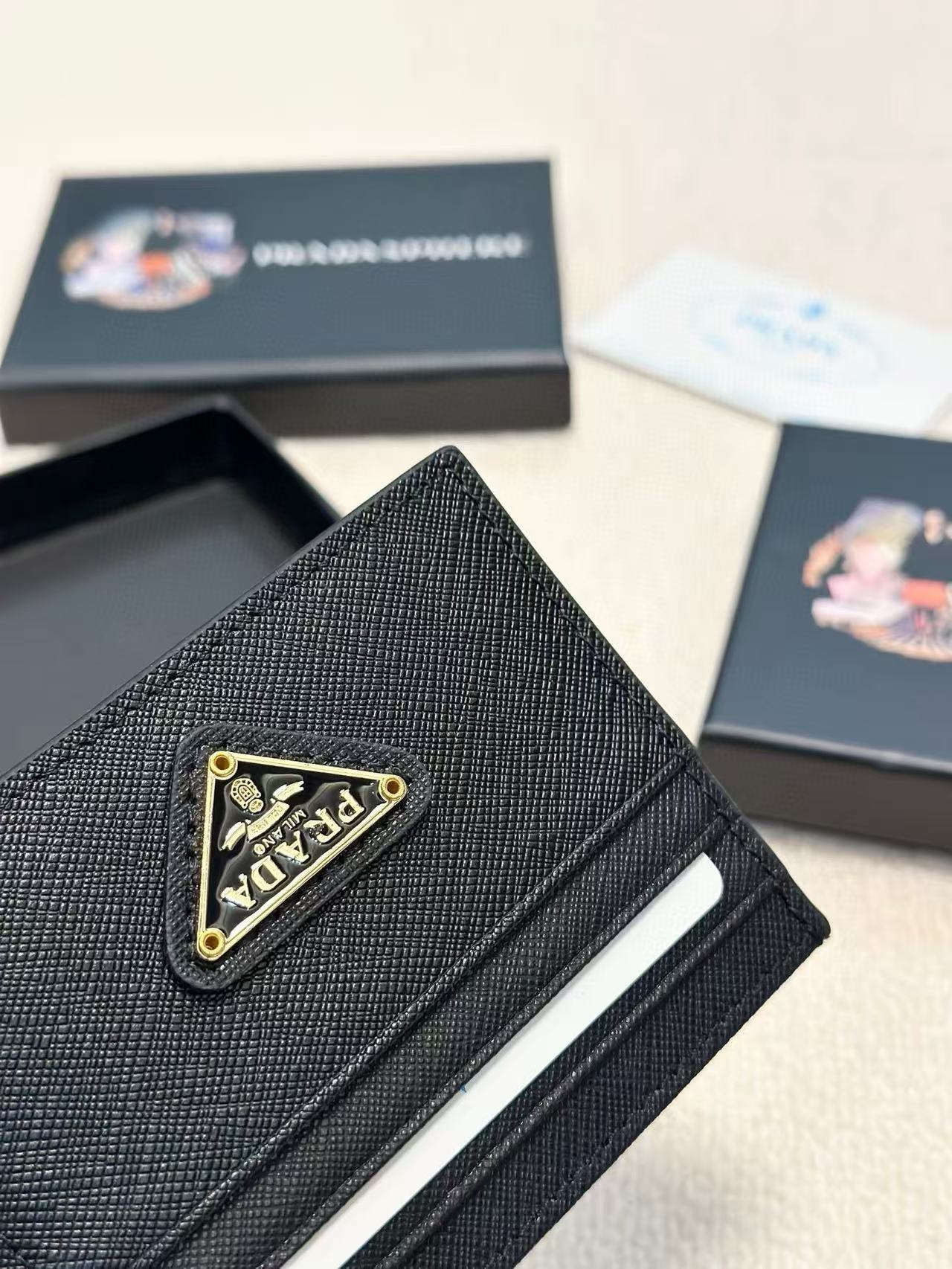 PR4DA トライアングルロゴ カードホルダー【50％割引+送料無料】